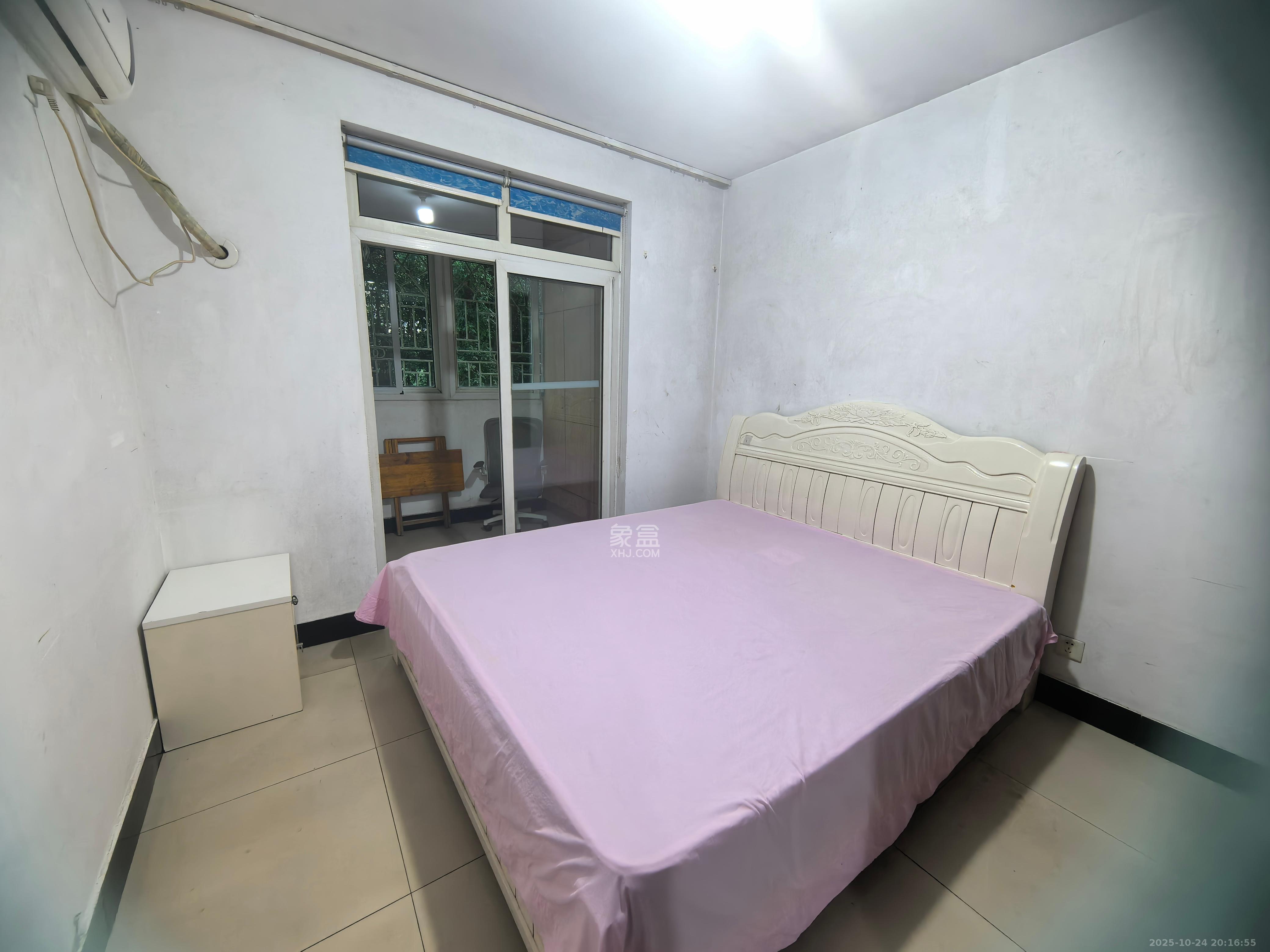 荷花园安置小区  2室1厅1卫    1650.0元/月 荷花园安置小区  2室1厅1卫    1650.0元/月室内图