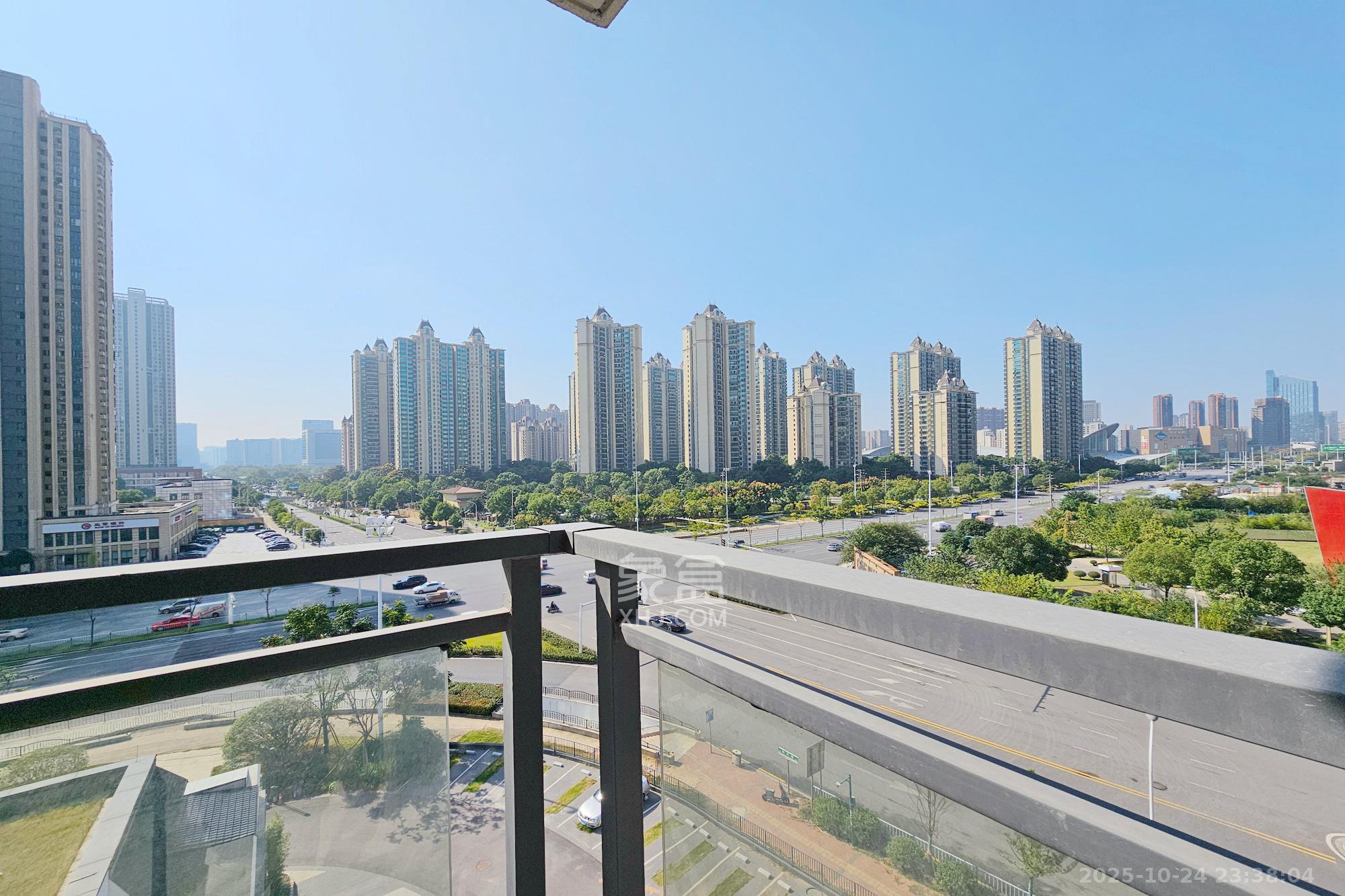 长房东旭国际  4室2厅3卫    300.0万 长房东旭国际  4室2厅3卫    300.0万阳台