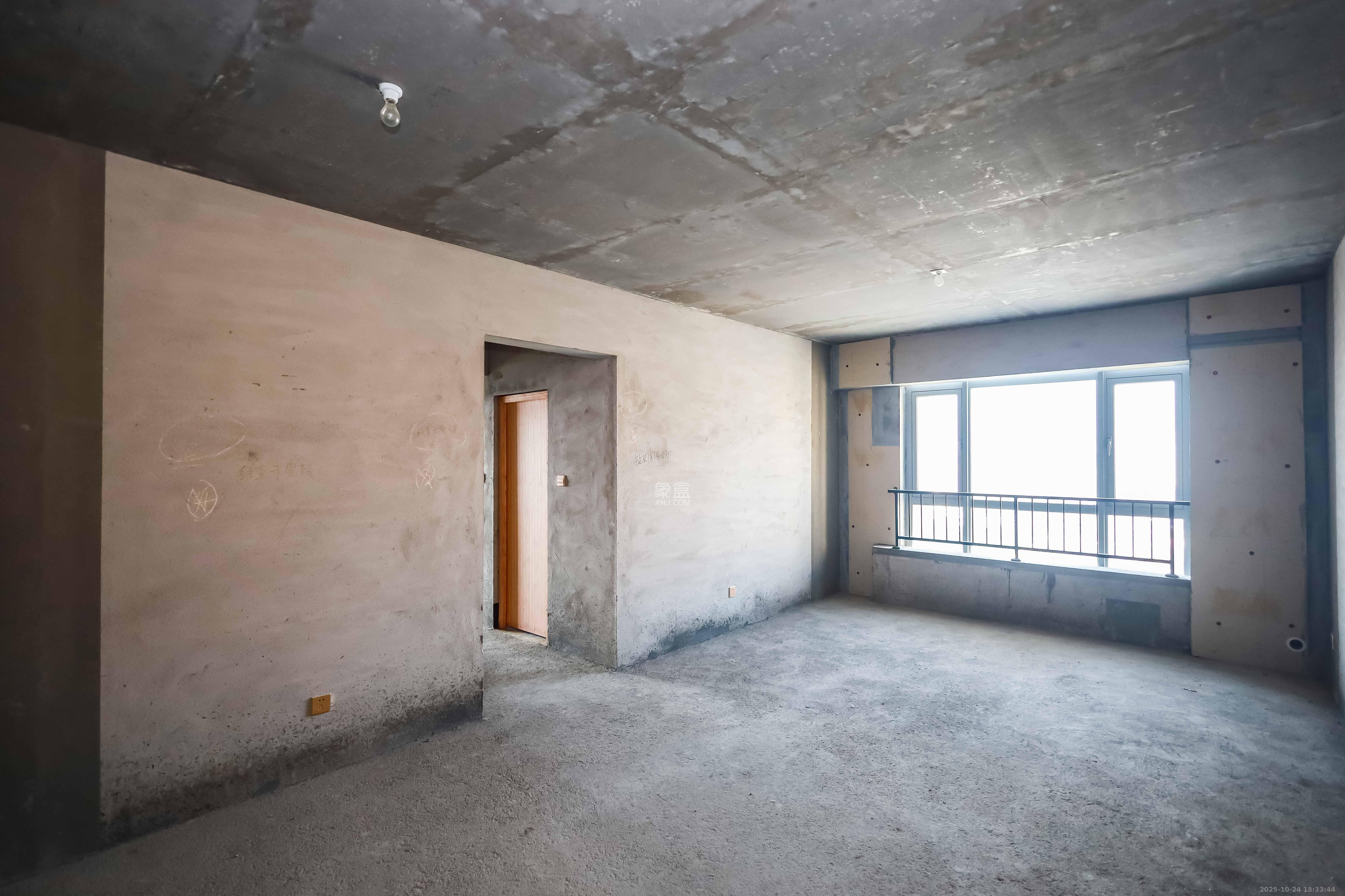 潇湘奥林匹克花园  3室2厅1卫    88.0万客厅