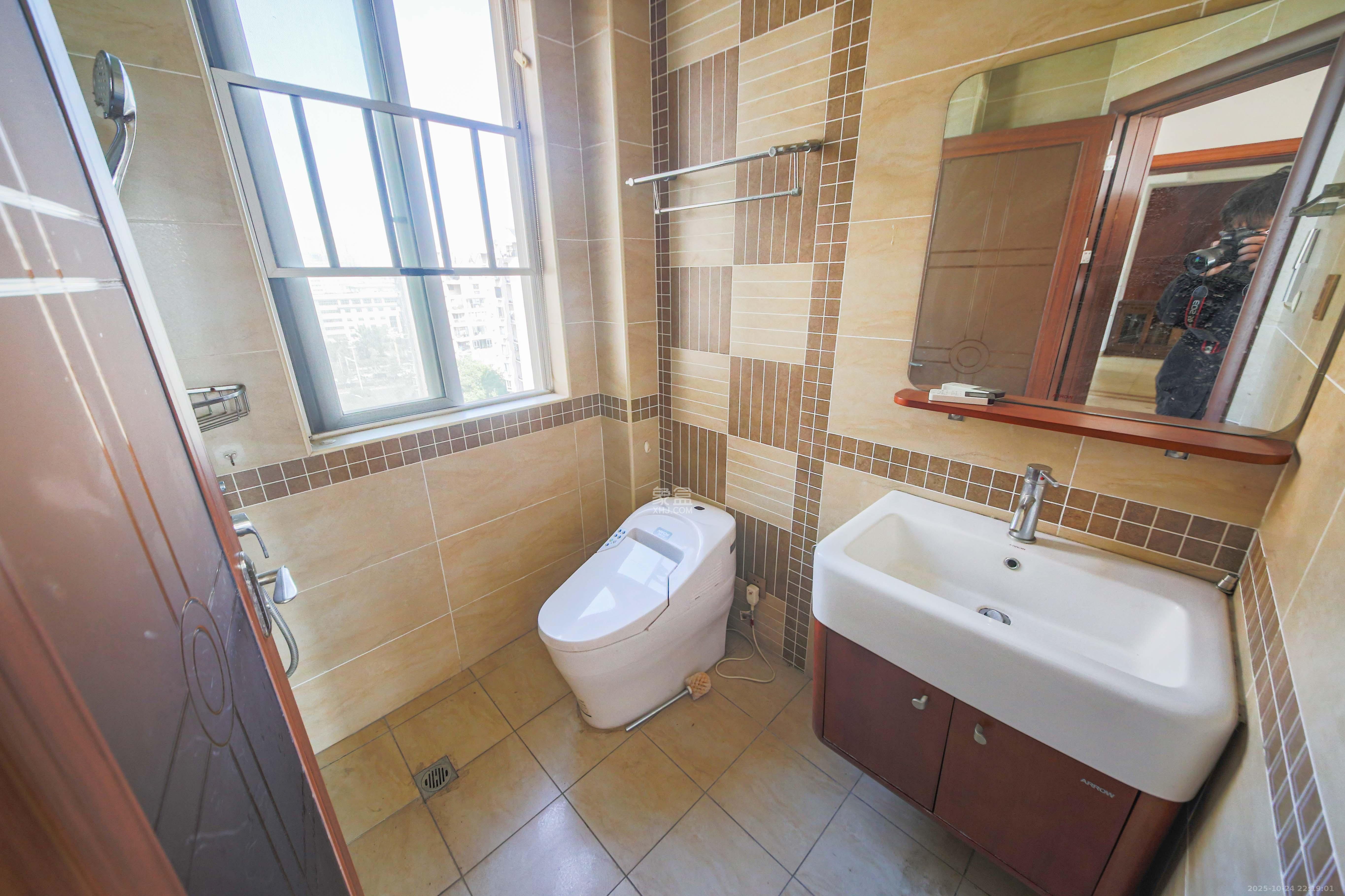 星城荣域  3室2厅2卫    158.0万 星城荣域  3室2厅2卫    158.0万卫生间