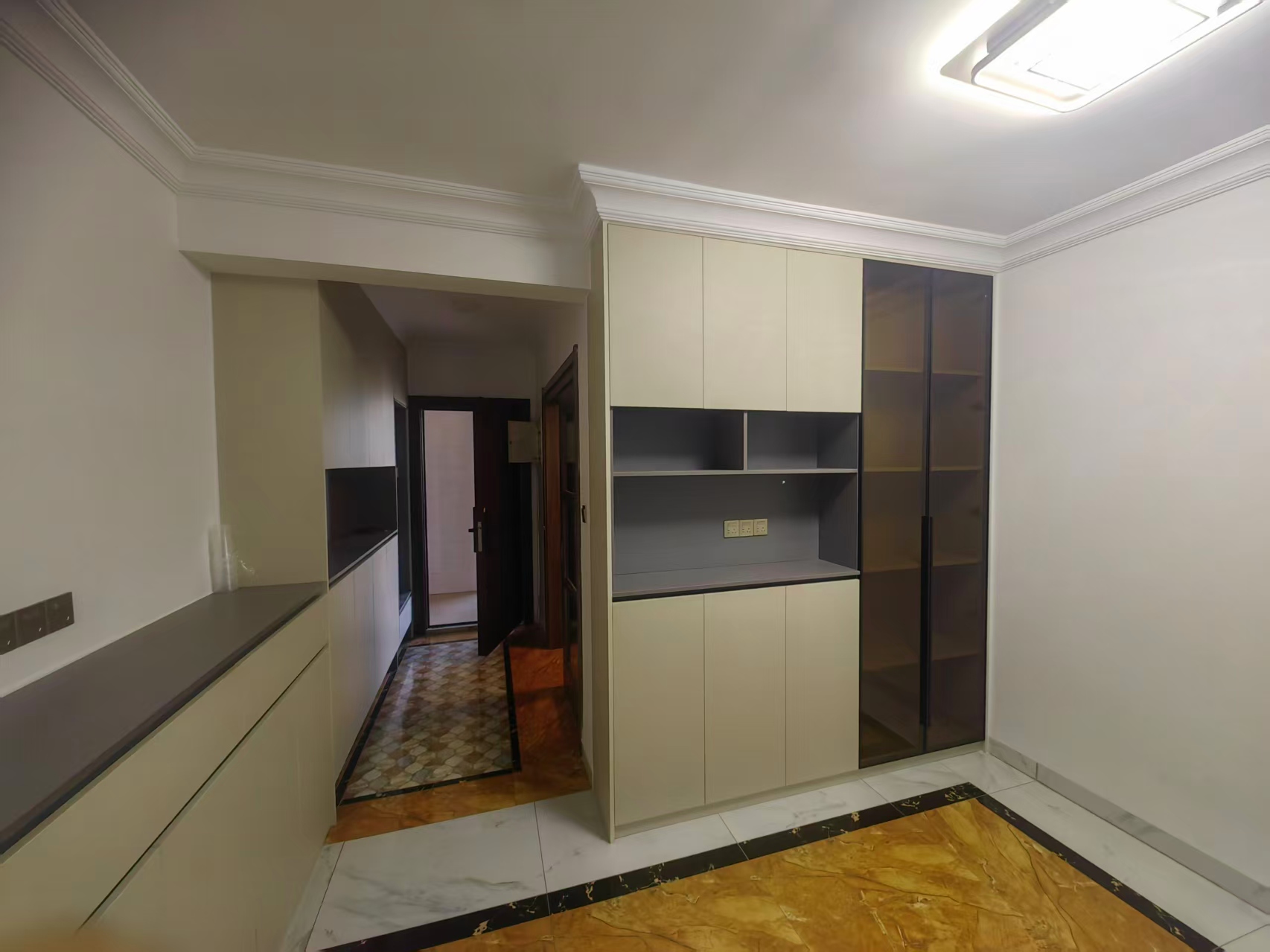 碧桂园梓山府  3室2厅2卫    2400.0元/月室内图