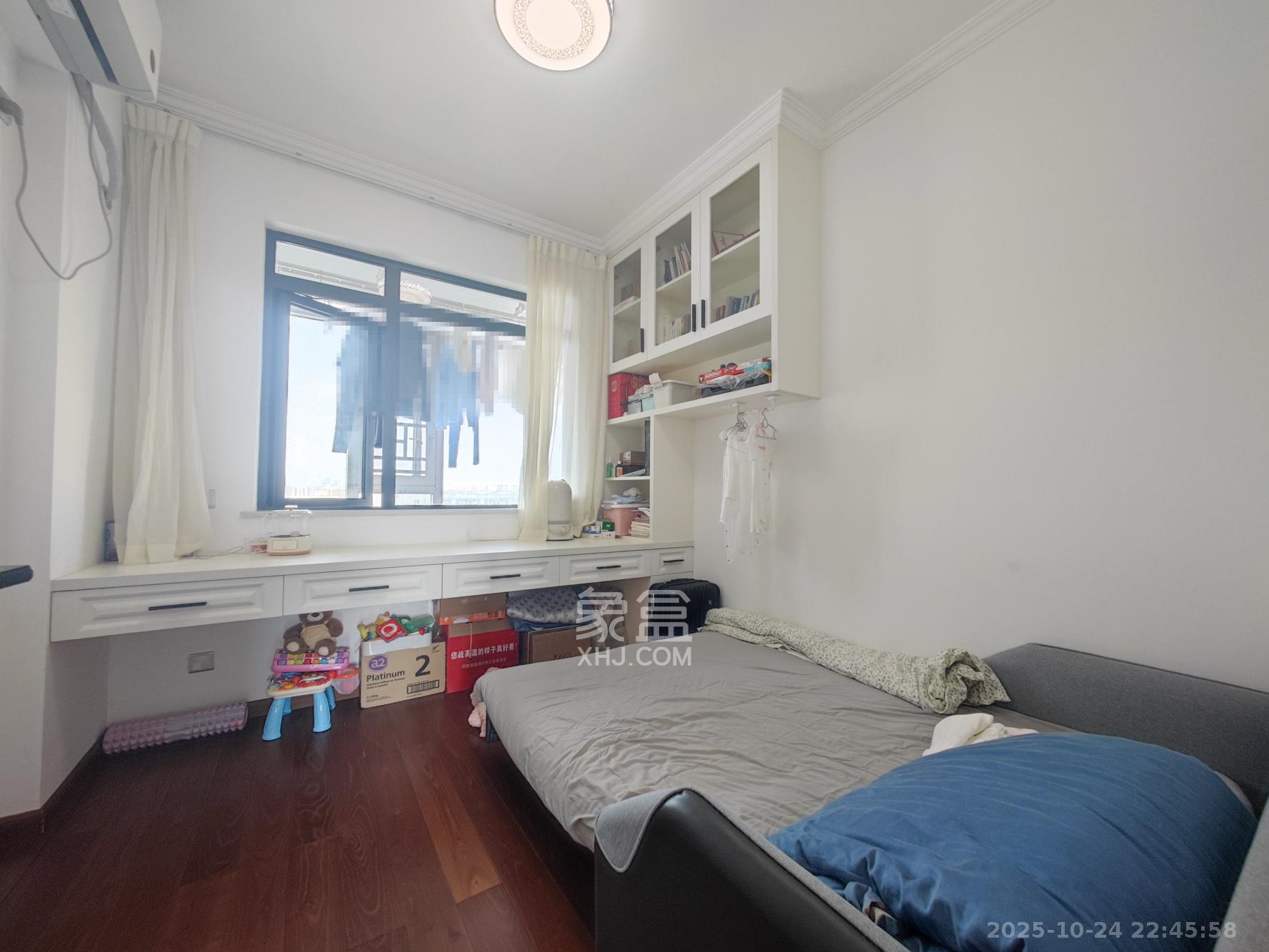 创元时代(成兴景苑) 4室2厅2卫 142.0万 创元时代(成兴景苑) 4室2厅2卫 142.0万卧室