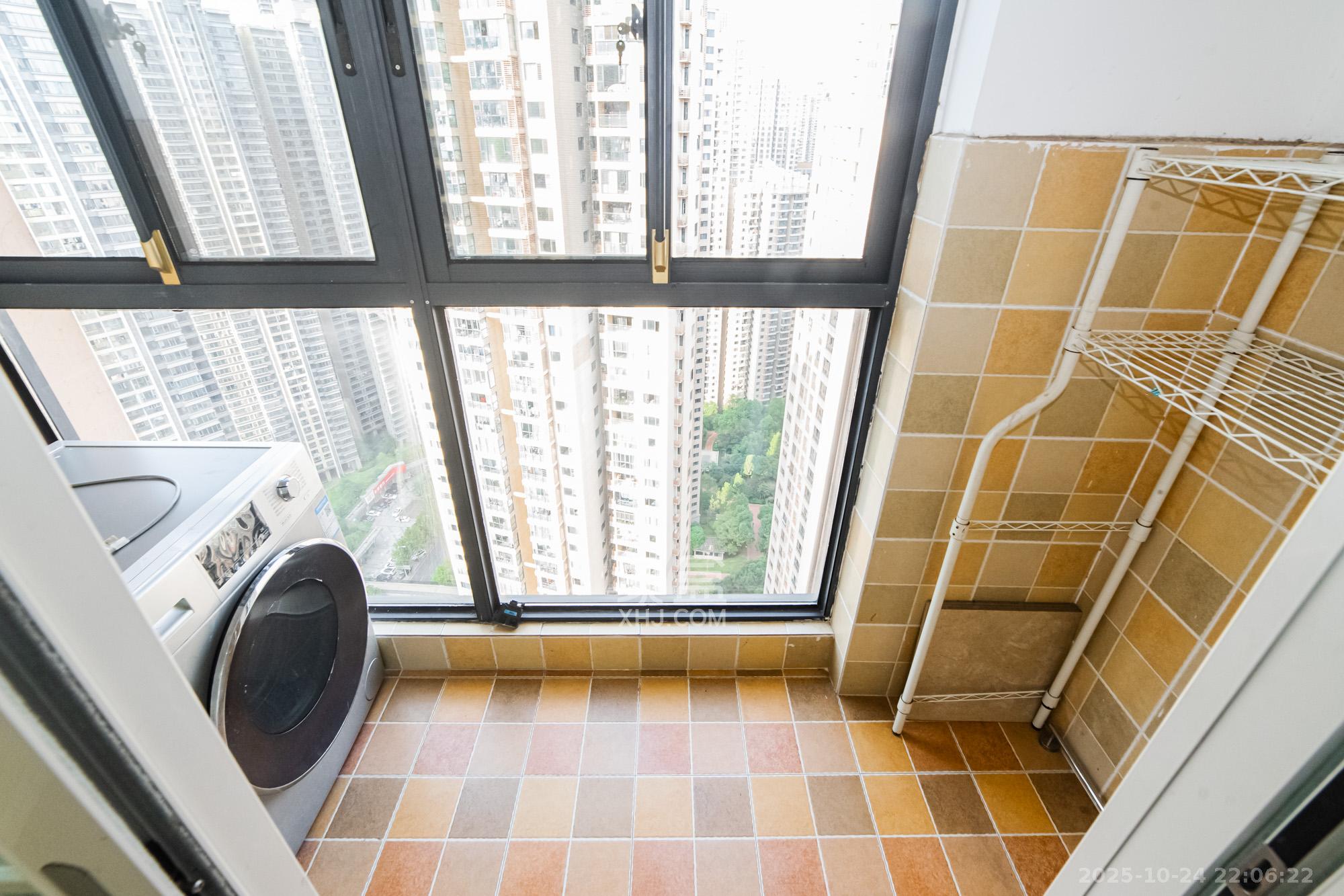 北辰三角洲E6区  4室2厅1卫    195.0万 北辰三角洲E6区  4室2厅1卫    195.0万阳台