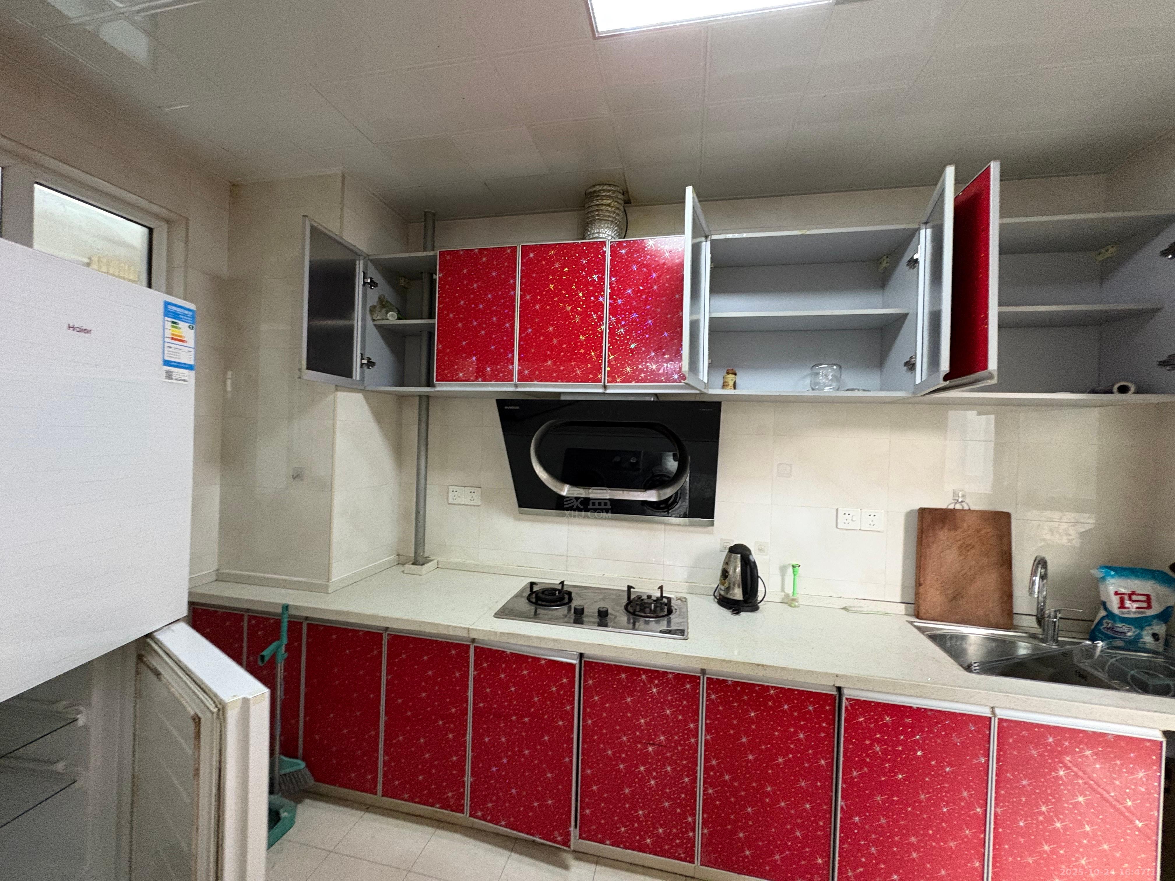 美的城二期  3室2厅2卫    2000.0元/月