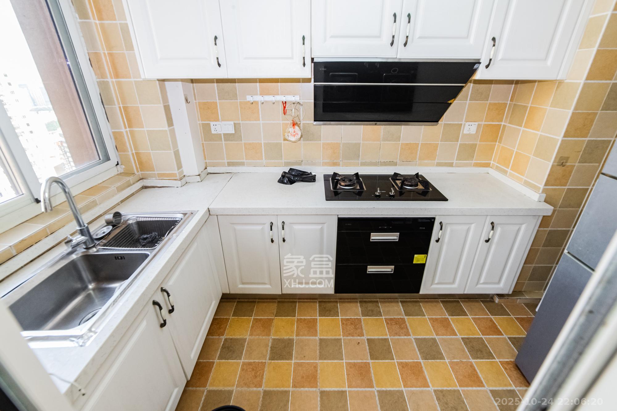 北辰三角洲E6区  4室2厅1卫    195.0万 北辰三角洲E6区  4室2厅1卫    195.0万厨房