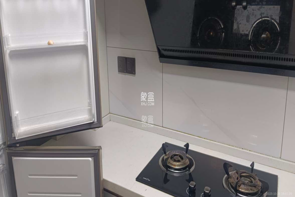 和润园三期 3室2厅2卫 2700.0元/月 和润园三期 3室2厅2卫 2700.0元/月室内图