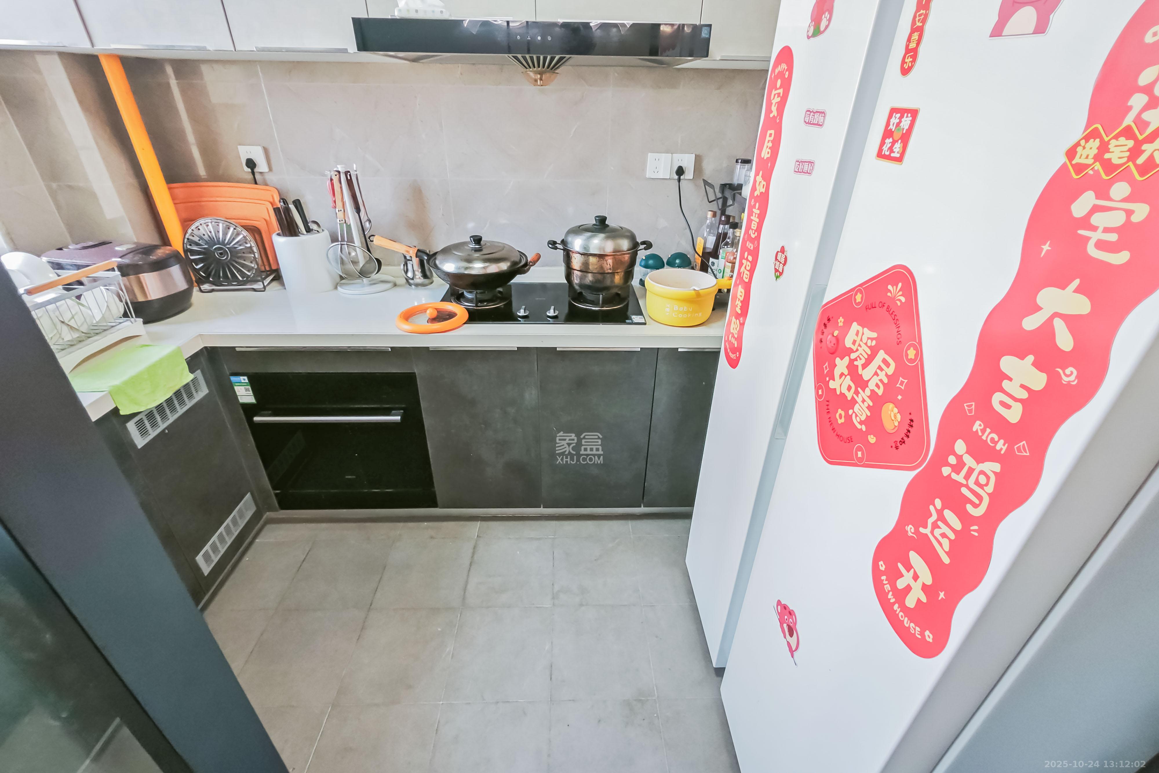 臻园  4室2厅2卫    175.0万 臻园  4室2厅2卫    175.0万厨房