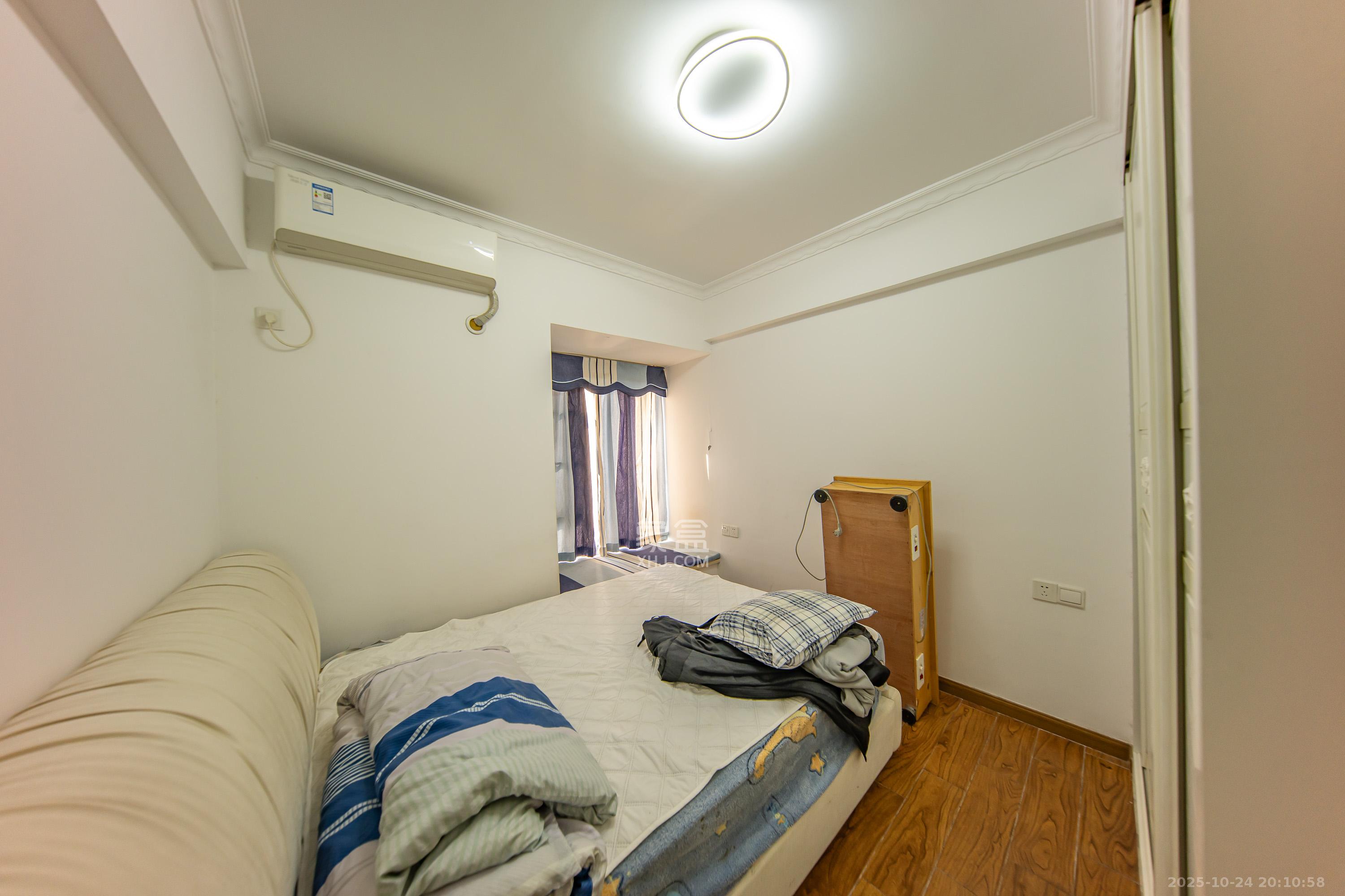 江山帝景哈佛  3室2厅2卫    128.0万卧室