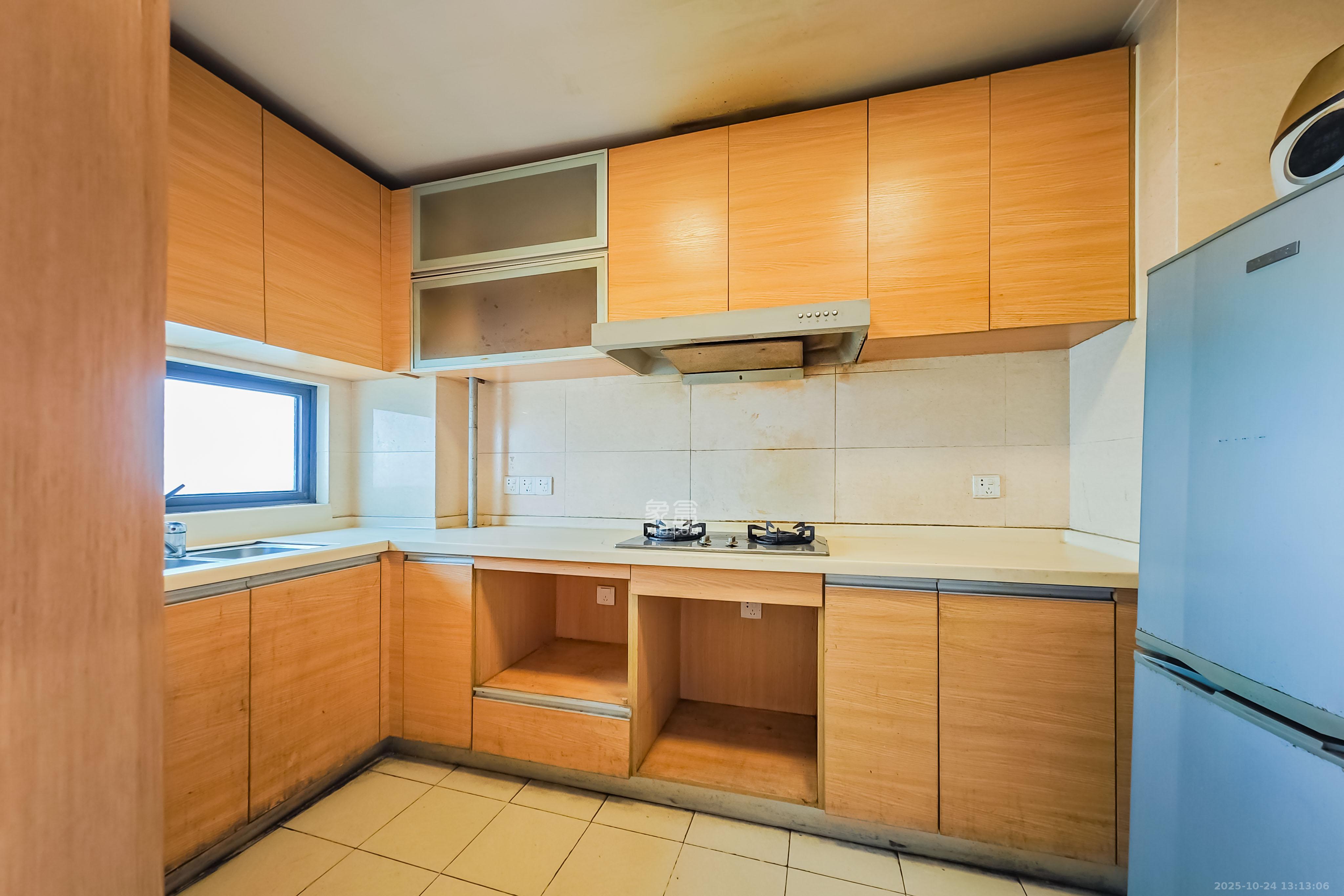 旭辉国际广场（永升商业广场）  4室2厅2卫    170.0万厨房