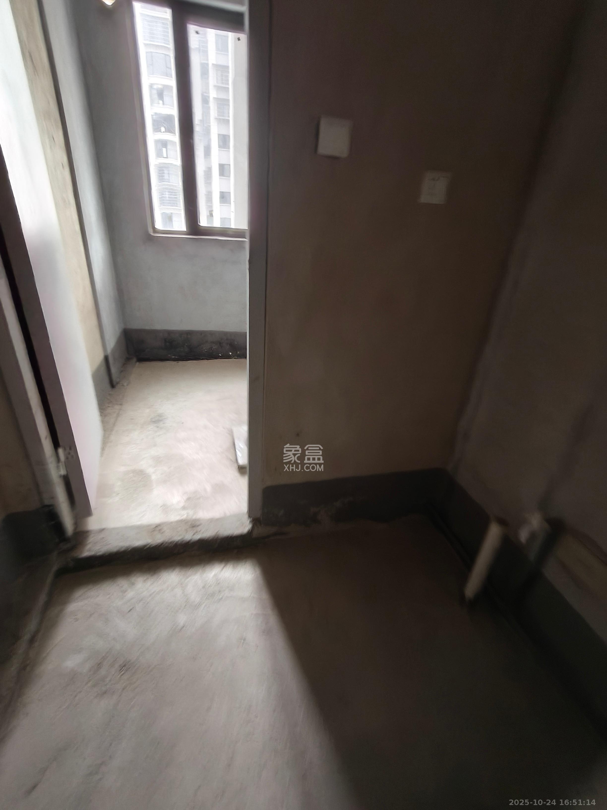 和景家园二期  3室2厅2卫    1100.0元/月 和景家园二期  3室2厅2卫    1100.0元/月室内图