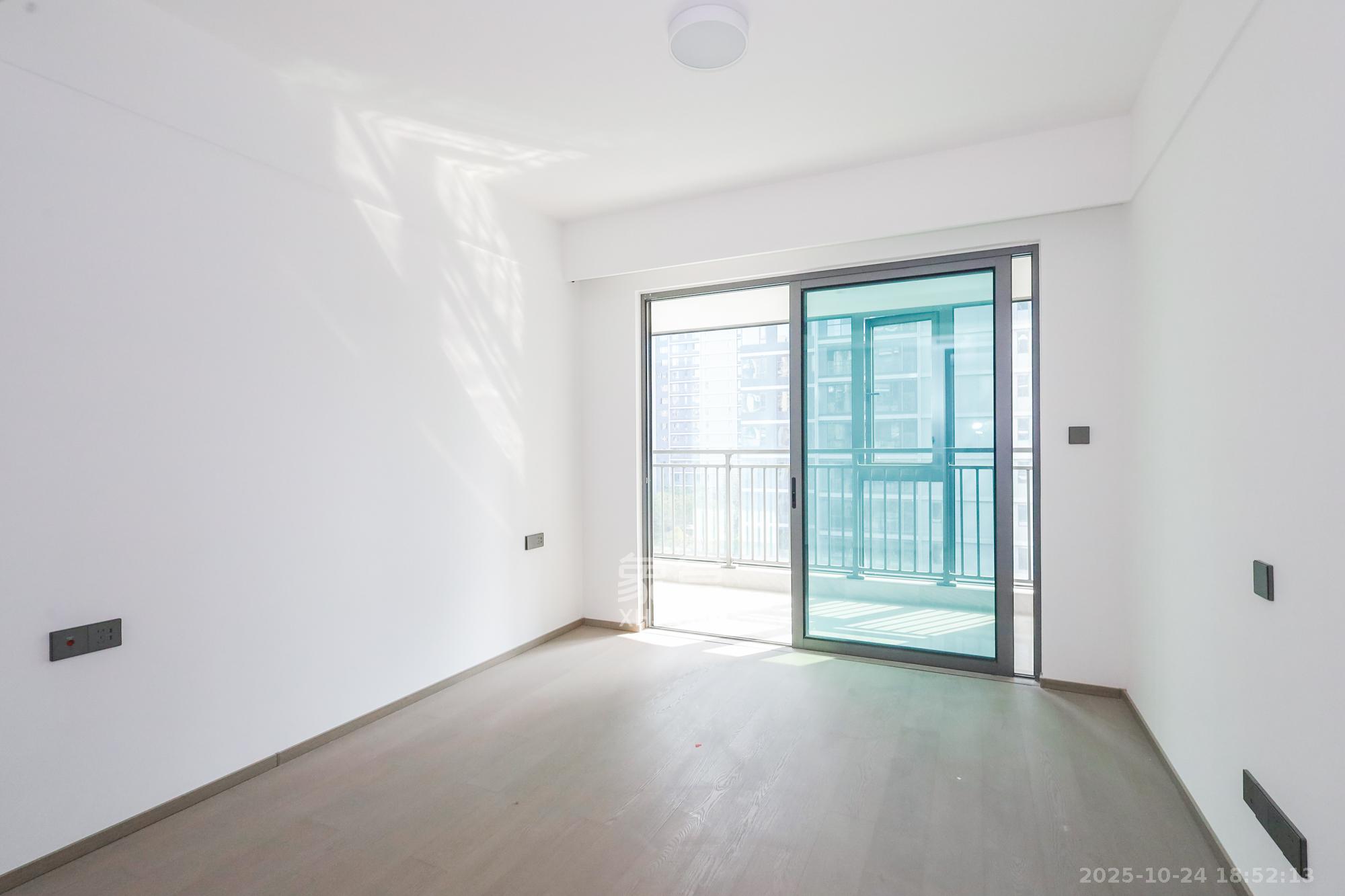 招商蛇口滨江境  3室2厅2卫    420.0万卧室