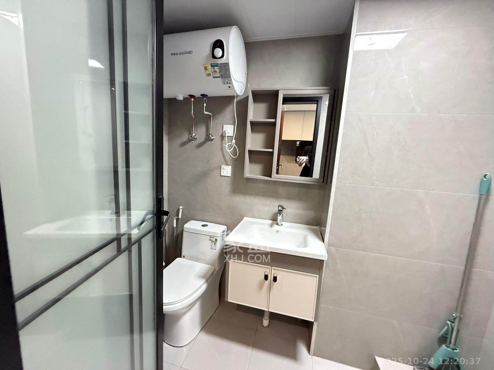 中海珑悦府  1室1厅1卫    1200.0元/月室内图