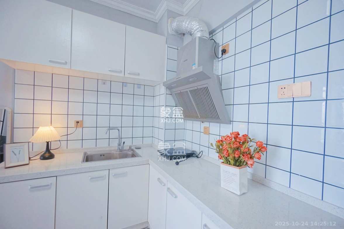 三万英尺  1室1厅1卫    2000.0元/月 三万英尺  1室1厅1卫    2000.0元/月室内图