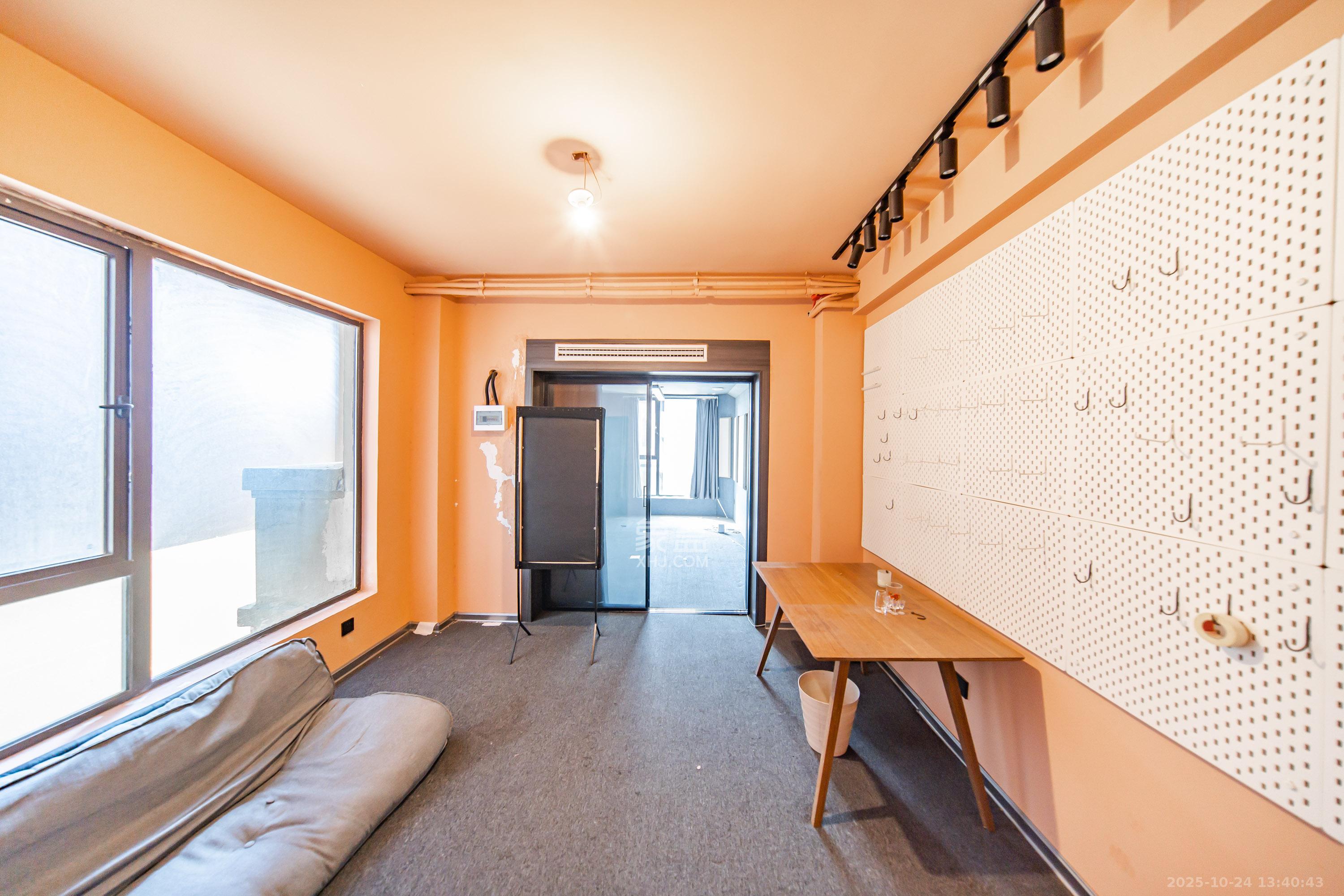 洋湖18克拉(旷远洋湖18克拉) 5室1厅3卫 290.0万 洋湖18克拉(旷远洋湖18克拉) 5室1厅3卫 290.0万卧室