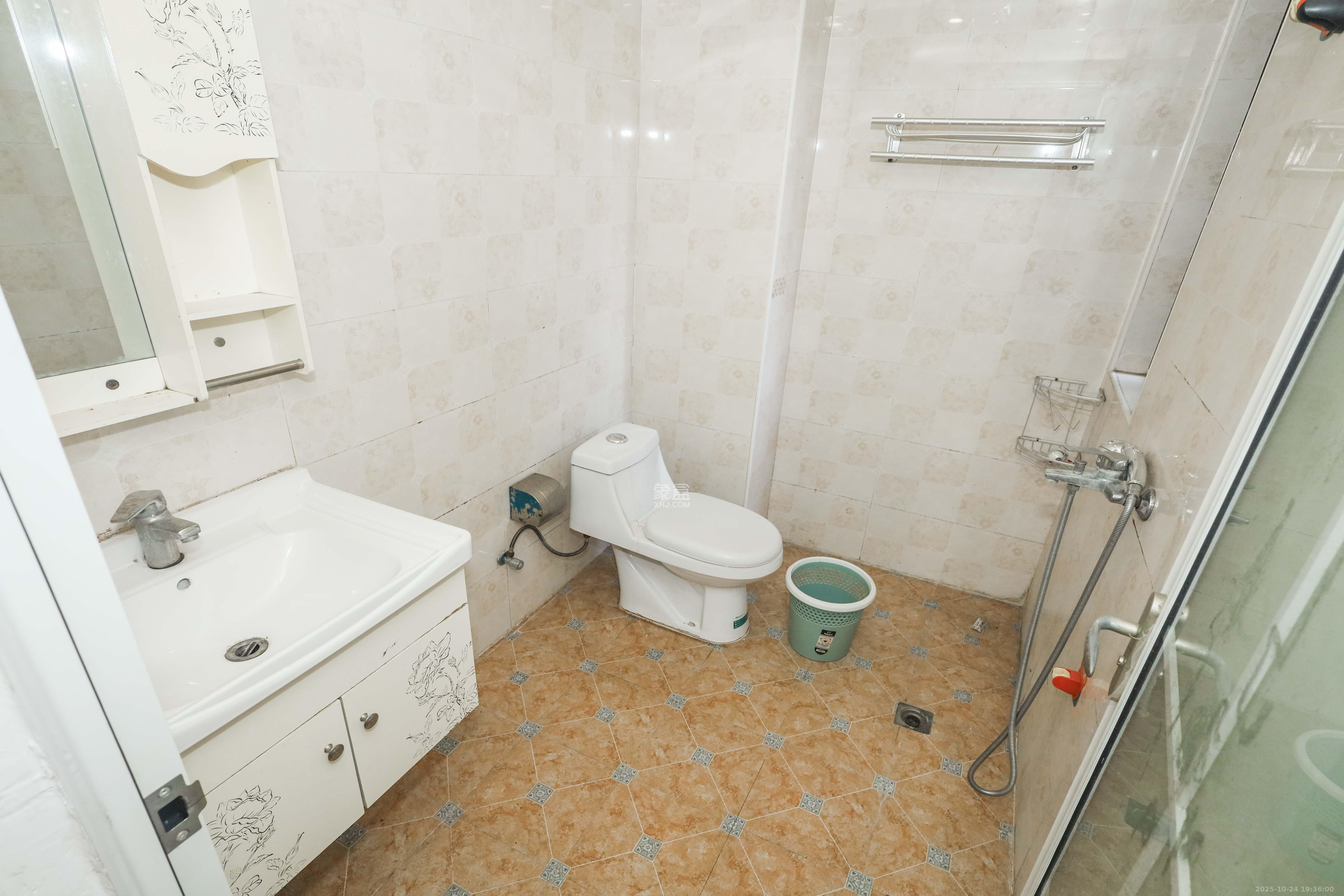 中国铁建梅溪青秀二期 4室2厅2卫 145.0万 中国铁建梅溪青秀二期 4室2厅2卫 145.0万卫生间