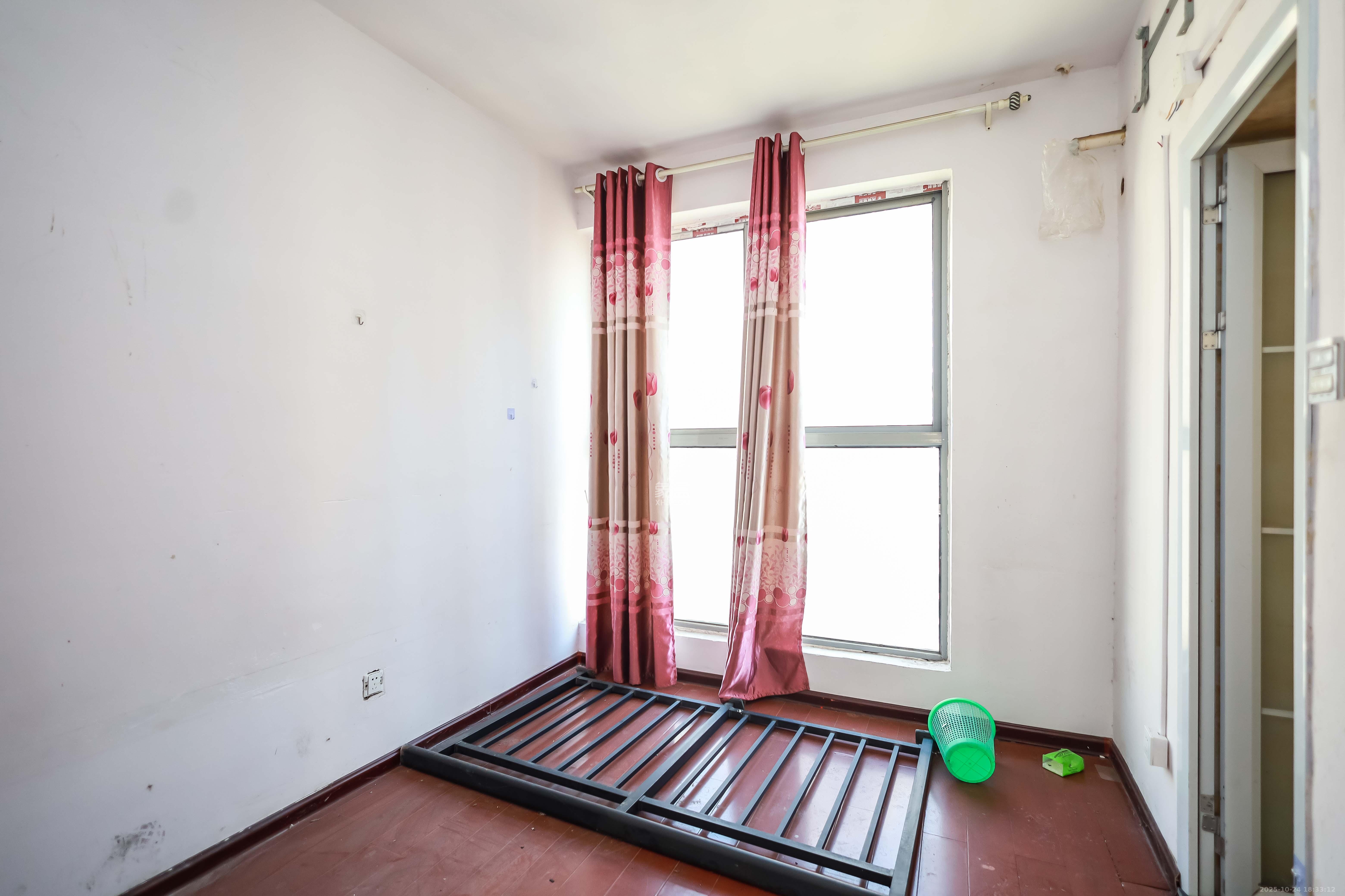 潇湘奥林匹克花园 4室2厅2卫 120.0万 潇湘奥林匹克花园 4室2厅2卫 120.0万卧室