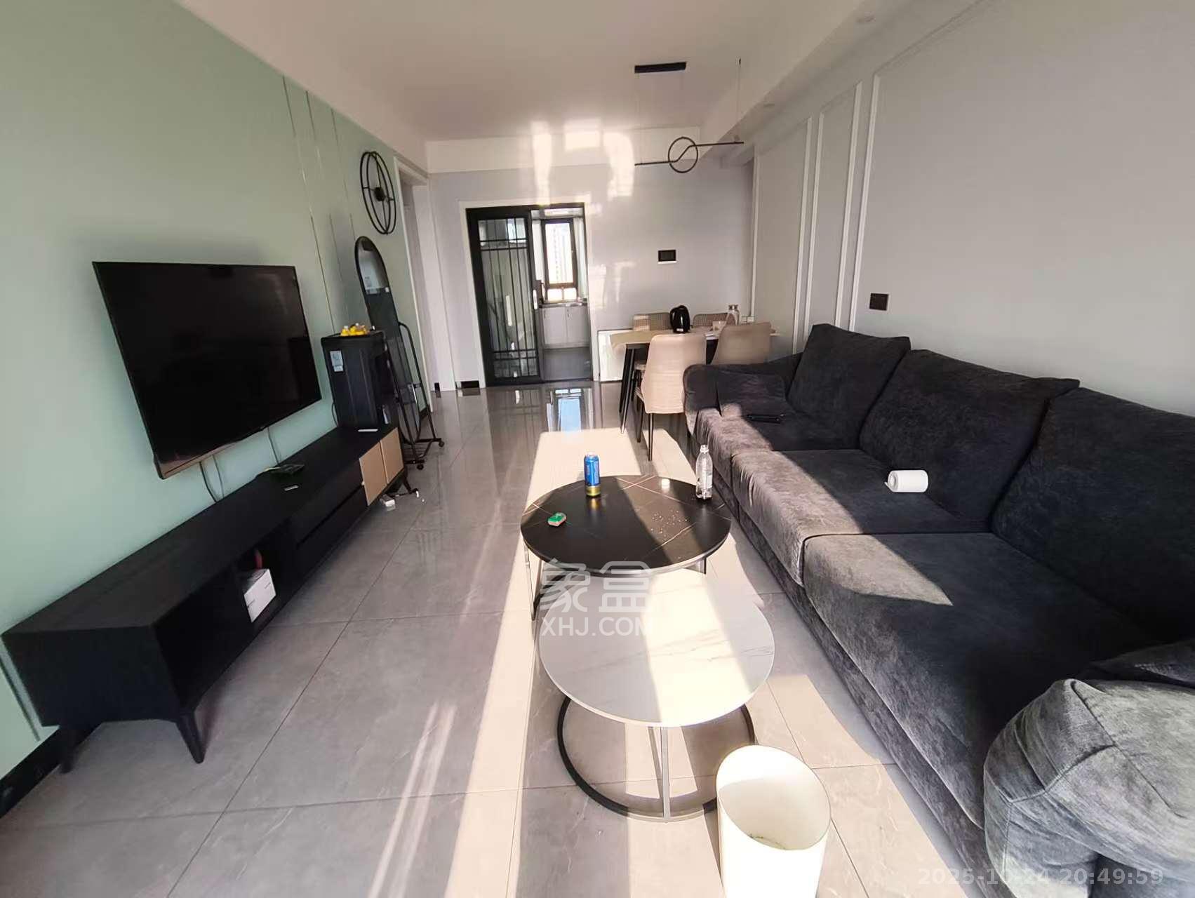 绿地海外滩二期  3室2厅2卫    2200.0元/月