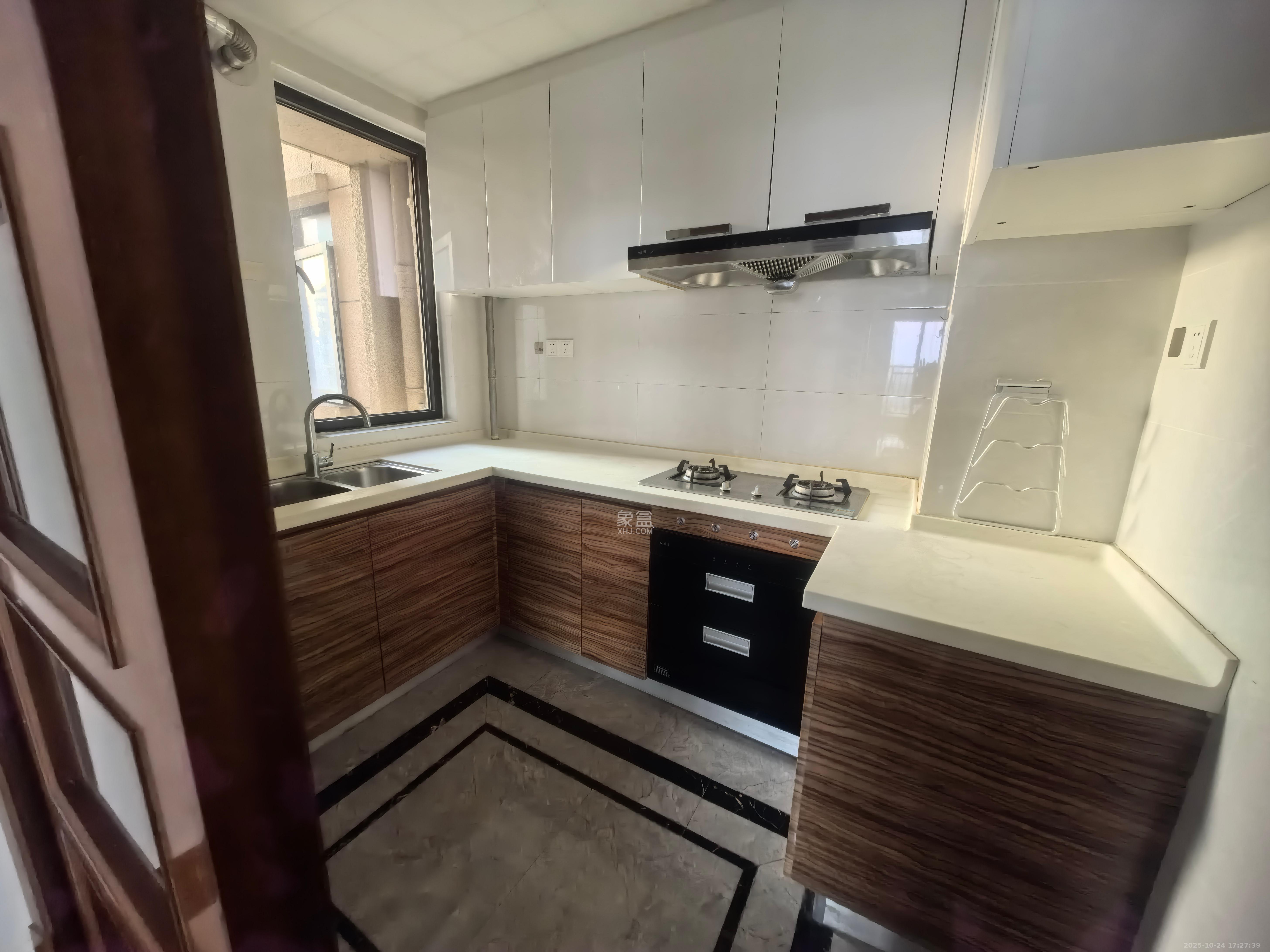 中海国际五期 3室2厅1卫 2000.0元/月 中海国际五期 3室2厅1卫 2000.0元/月室内图