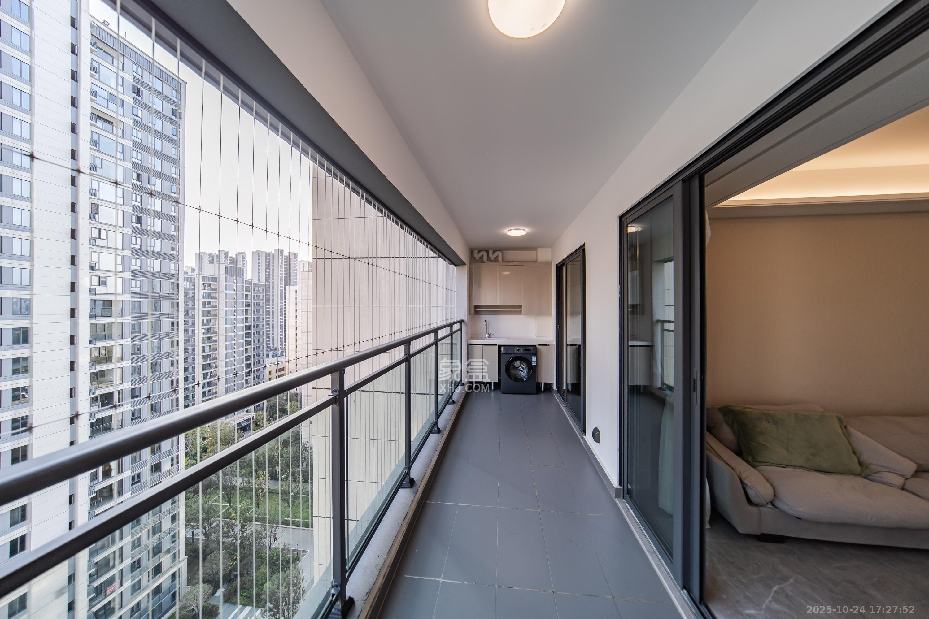 卓越洋湖晴翠  4室2厅2卫    180.0万阳台