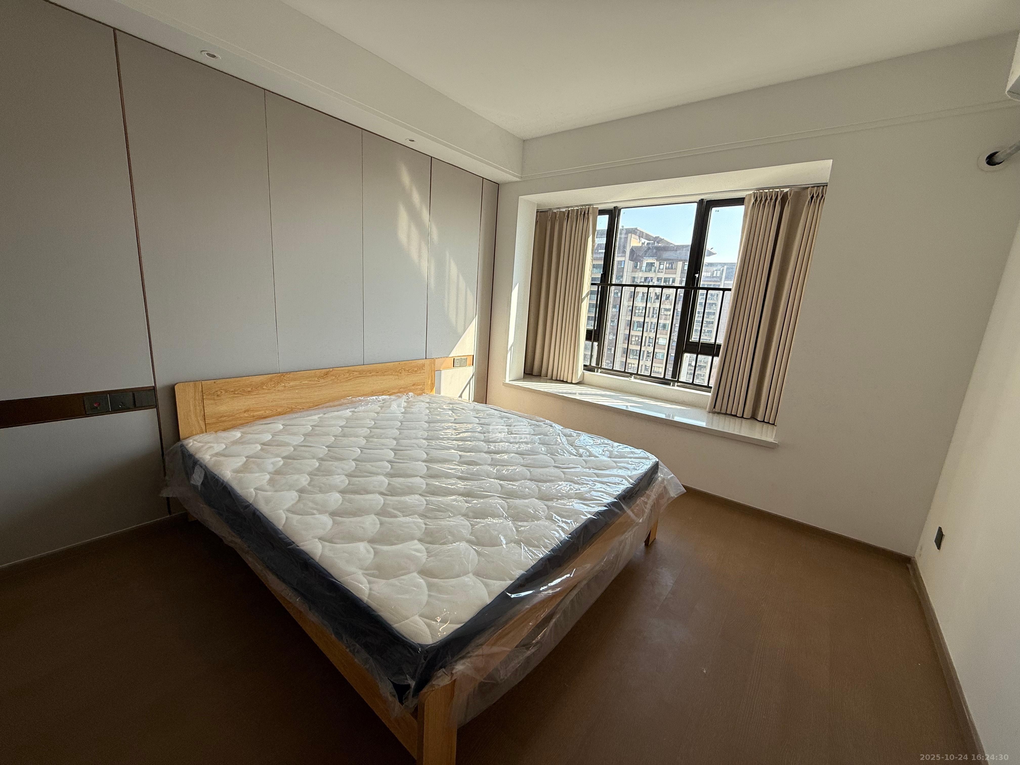 汉唐世家二期  4室2厅2卫    2700.0元/月 汉唐世家二期  4室2厅2卫    2700.0元/月室内图