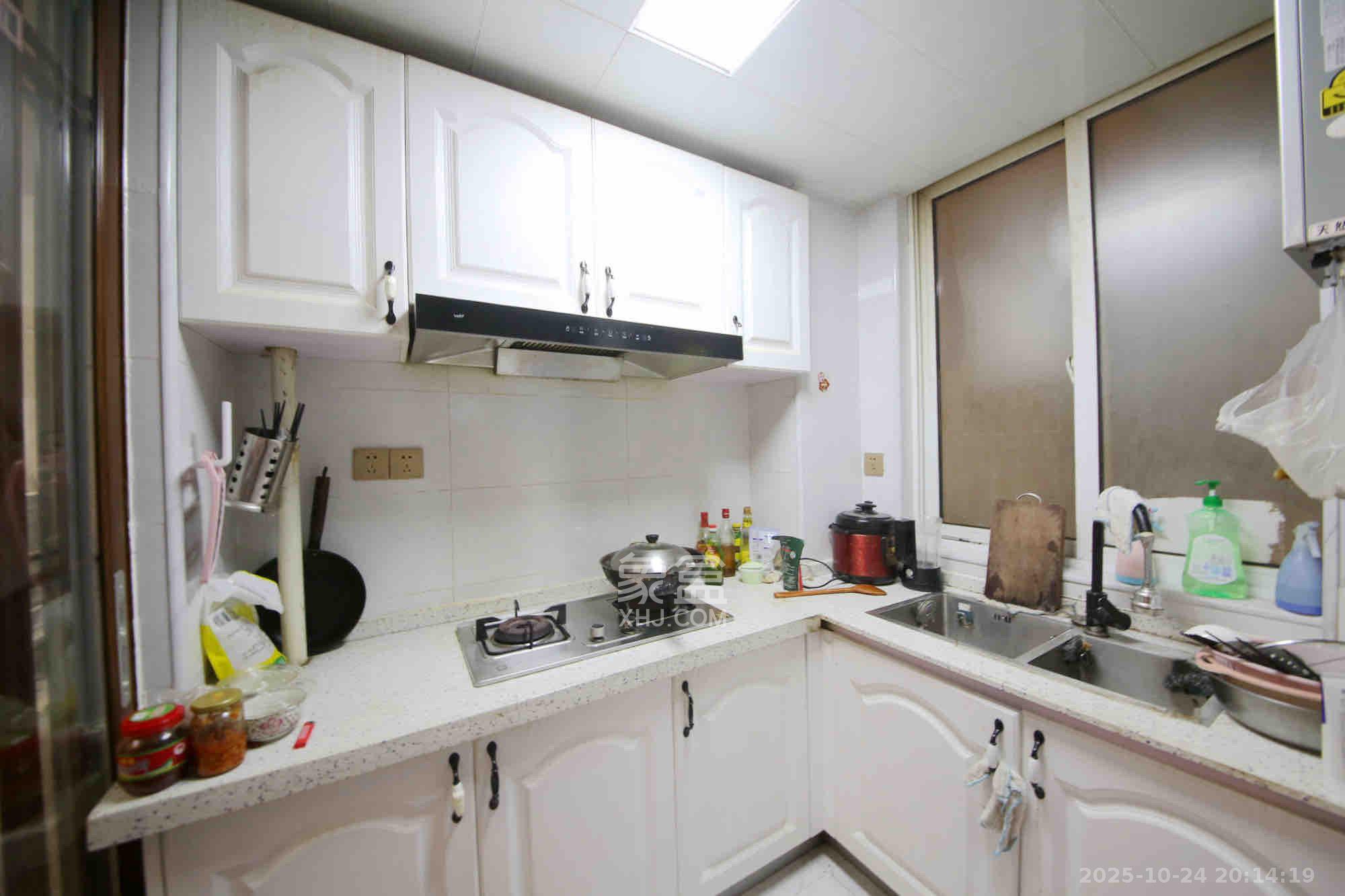 诺亚方舟大厦  2室2厅1卫    2200.0元/月