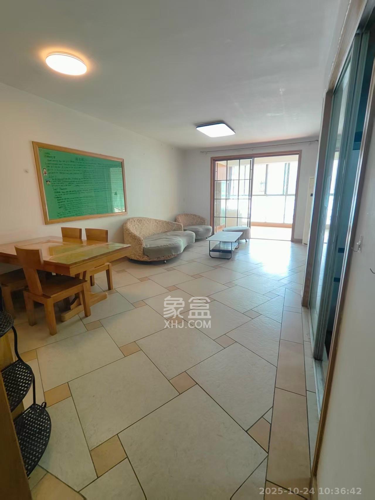 麓谷加州阳光  2室2厅1卫    2100.0元/月