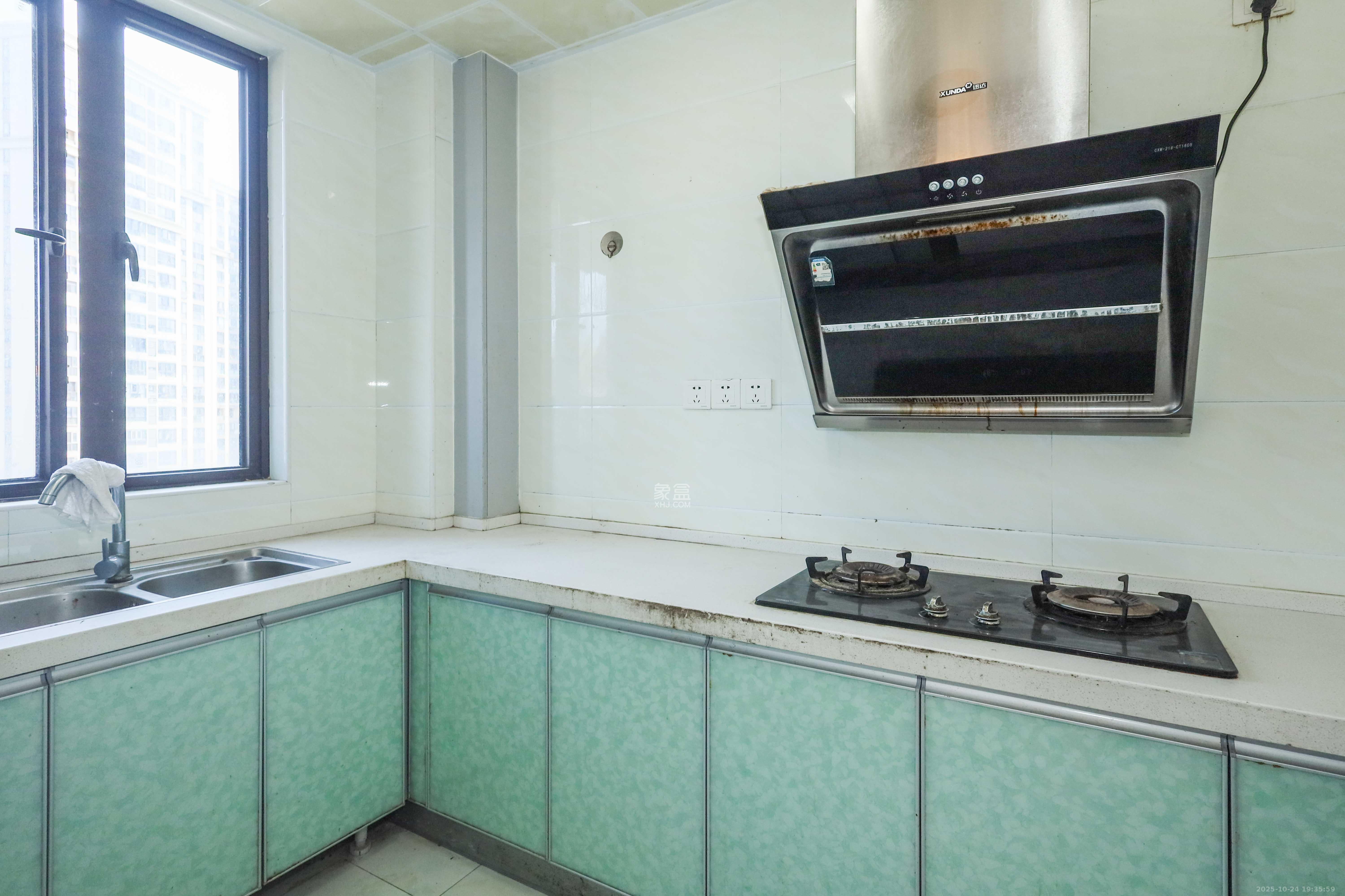 中国铁建梅溪青秀二期 4室2厅2卫 145.0万 中国铁建梅溪青秀二期 4室2厅2卫 145.0万厨房