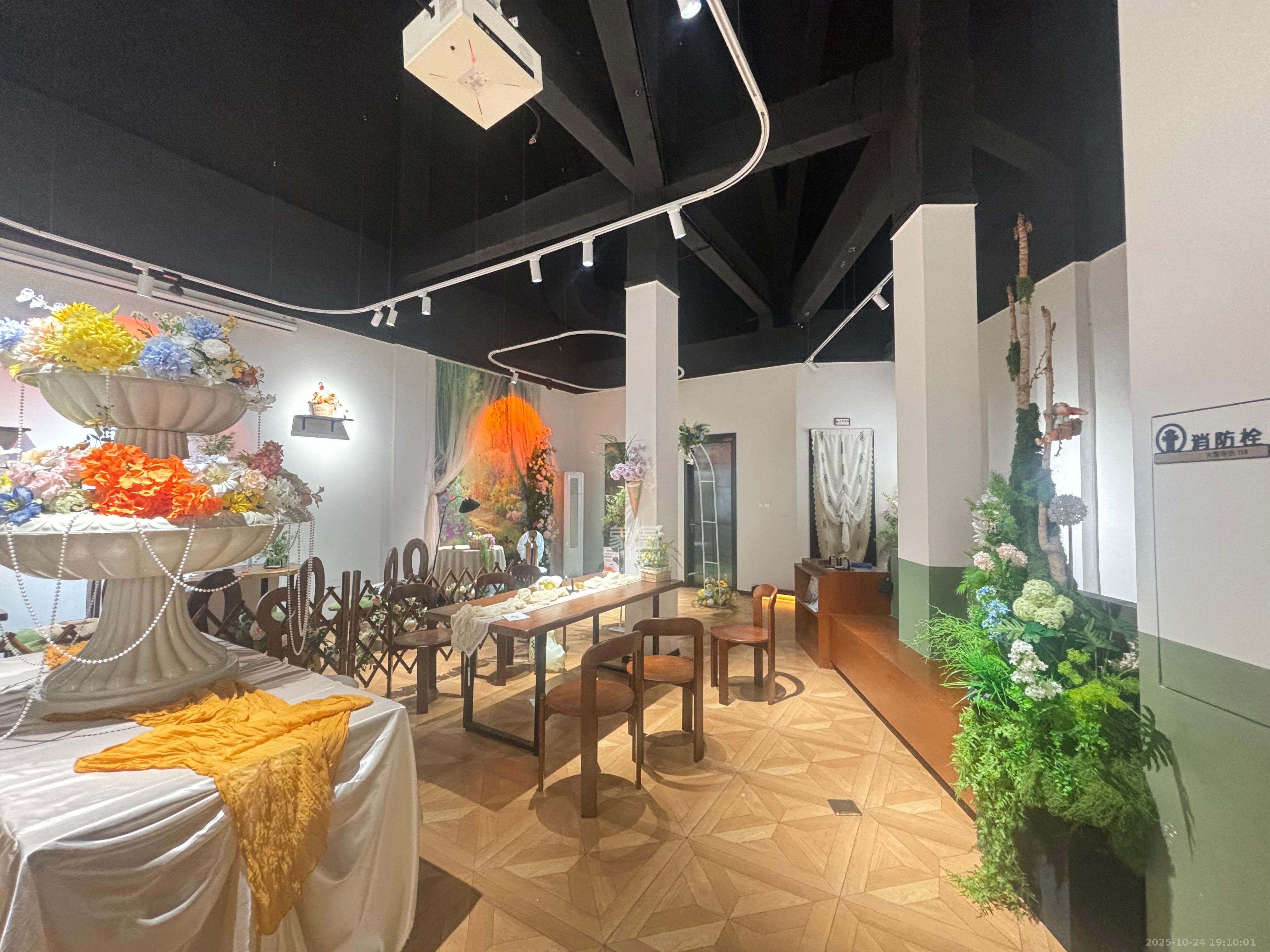 保利香槟国际C区   120.0㎡      6000.0元/月室内图