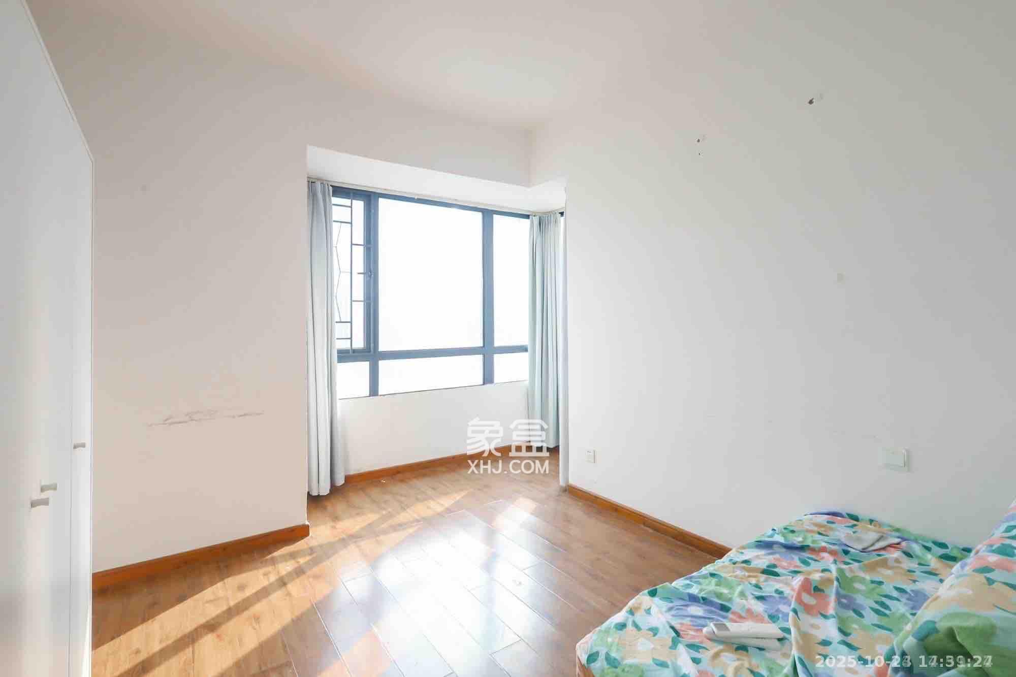 奥克斯广场 3室2厅1卫 2500.0元/月 奥克斯广场 3室2厅1卫 2500.0元/月室内图