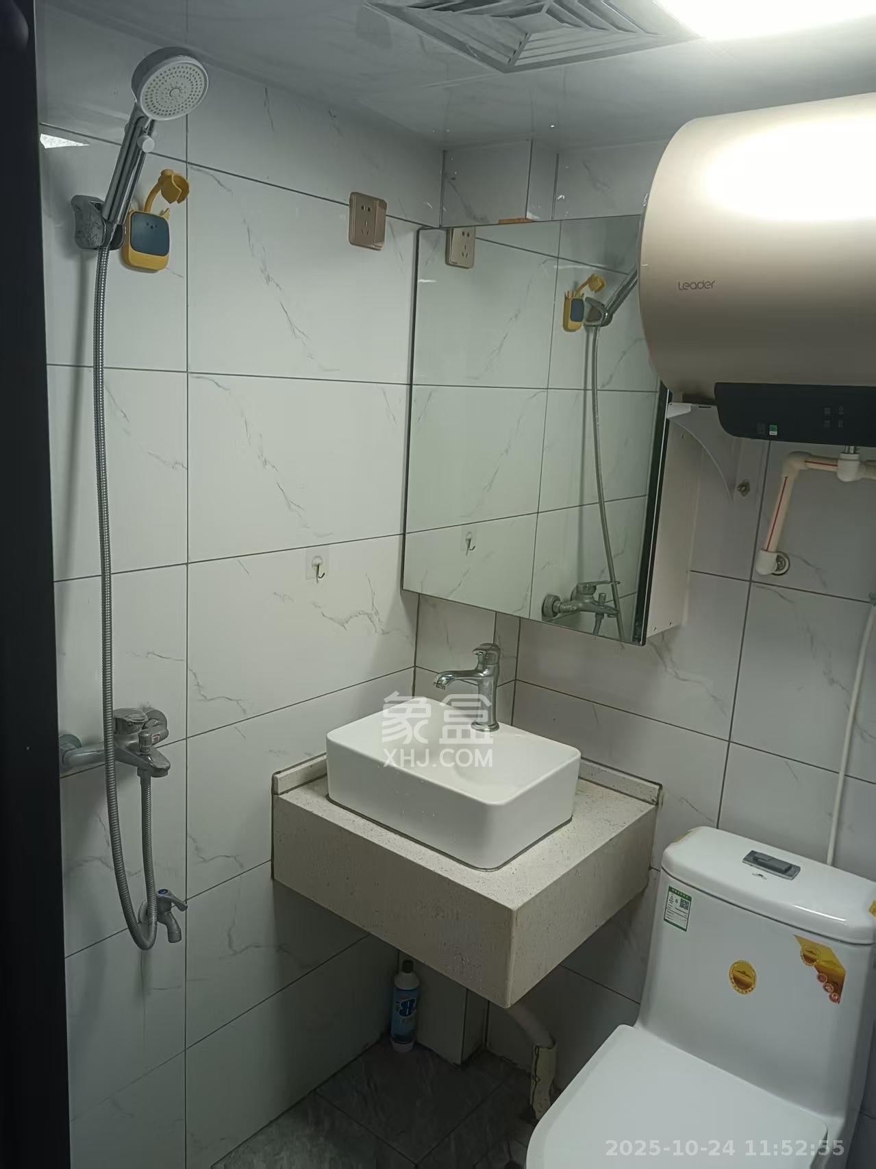 金地中交麓谷香颂(金地中交雅苑)  1室1厅1卫    1400.0元/月 金地中交麓谷香颂(金地中交雅苑)  1室1厅1卫    1400.0元/月室内图