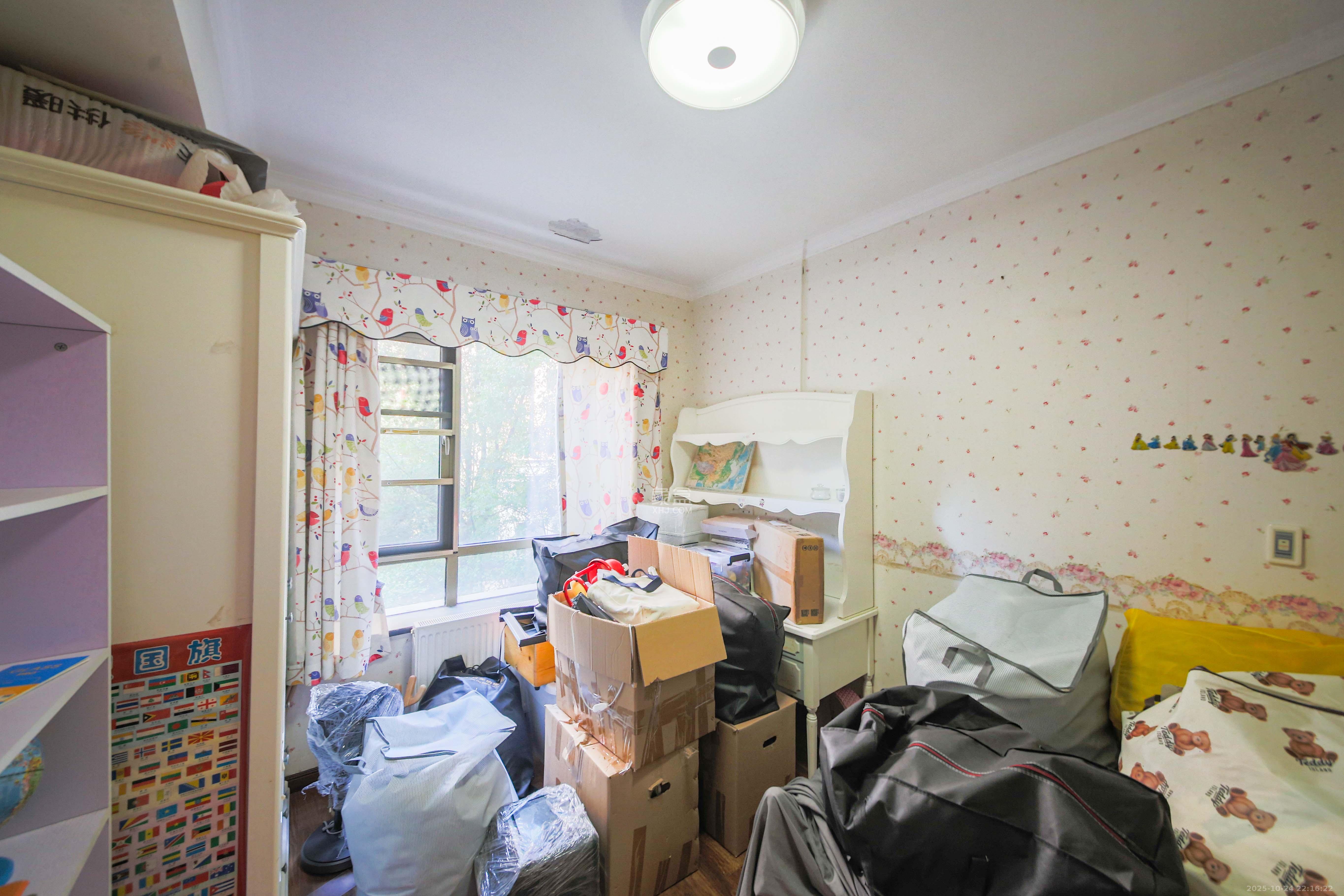 奥林匹克花园  4室2厅3卫    200.0万卧室