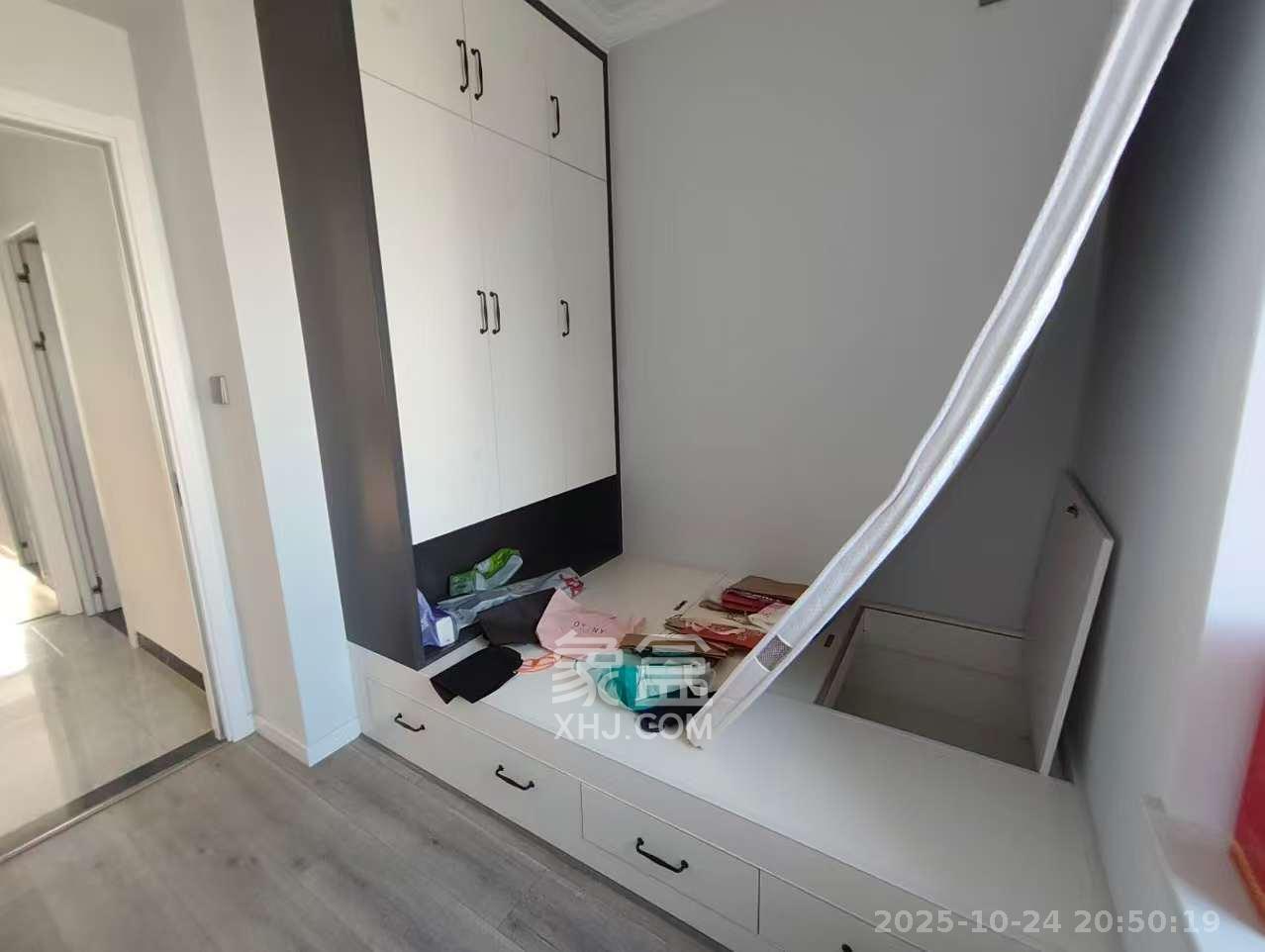 绿地海外滩二期  3室2厅2卫    2200.0元/月室内图