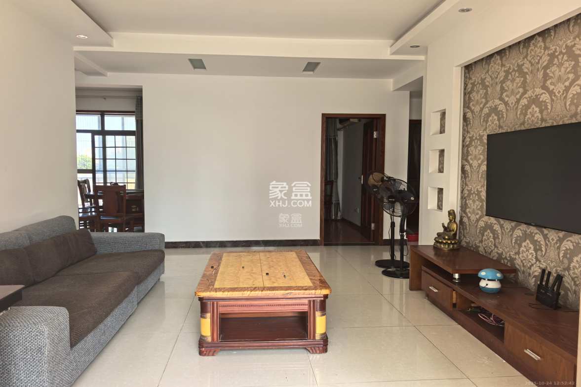 宏聚地中海  3室2厅2卫    2400.0元/月 宏聚地中海  3室2厅2卫    2400.0元/月室内图