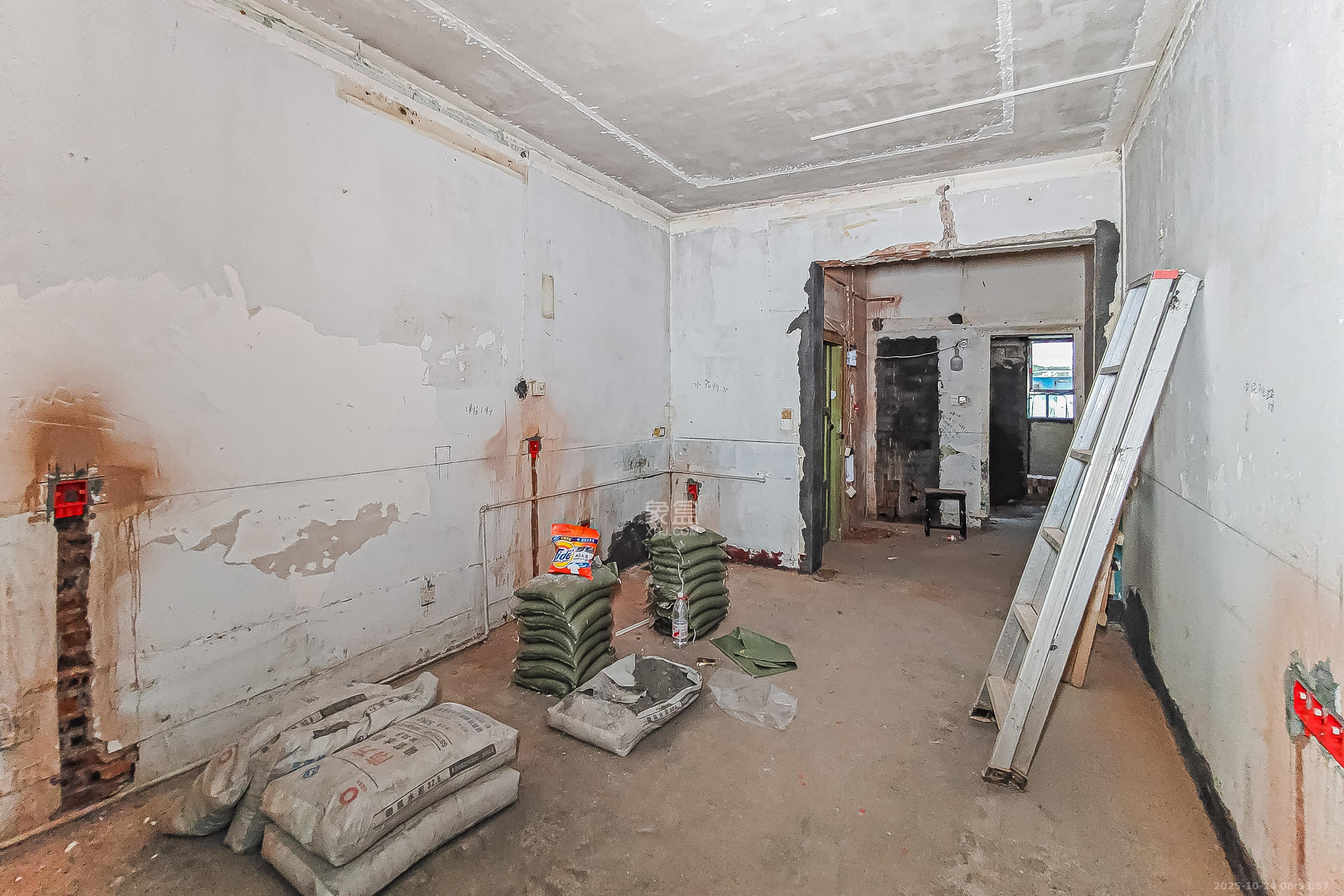 红龙庙小区  3室1厅1卫    60.0万 红龙庙小区  3室1厅1卫    60.0万