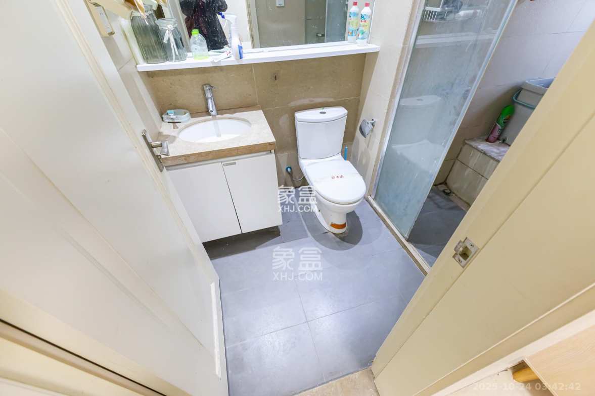 时代倾城一期 3室2厅2卫 82.0万 时代倾城一期 3室2厅2卫 82.0万卫生间