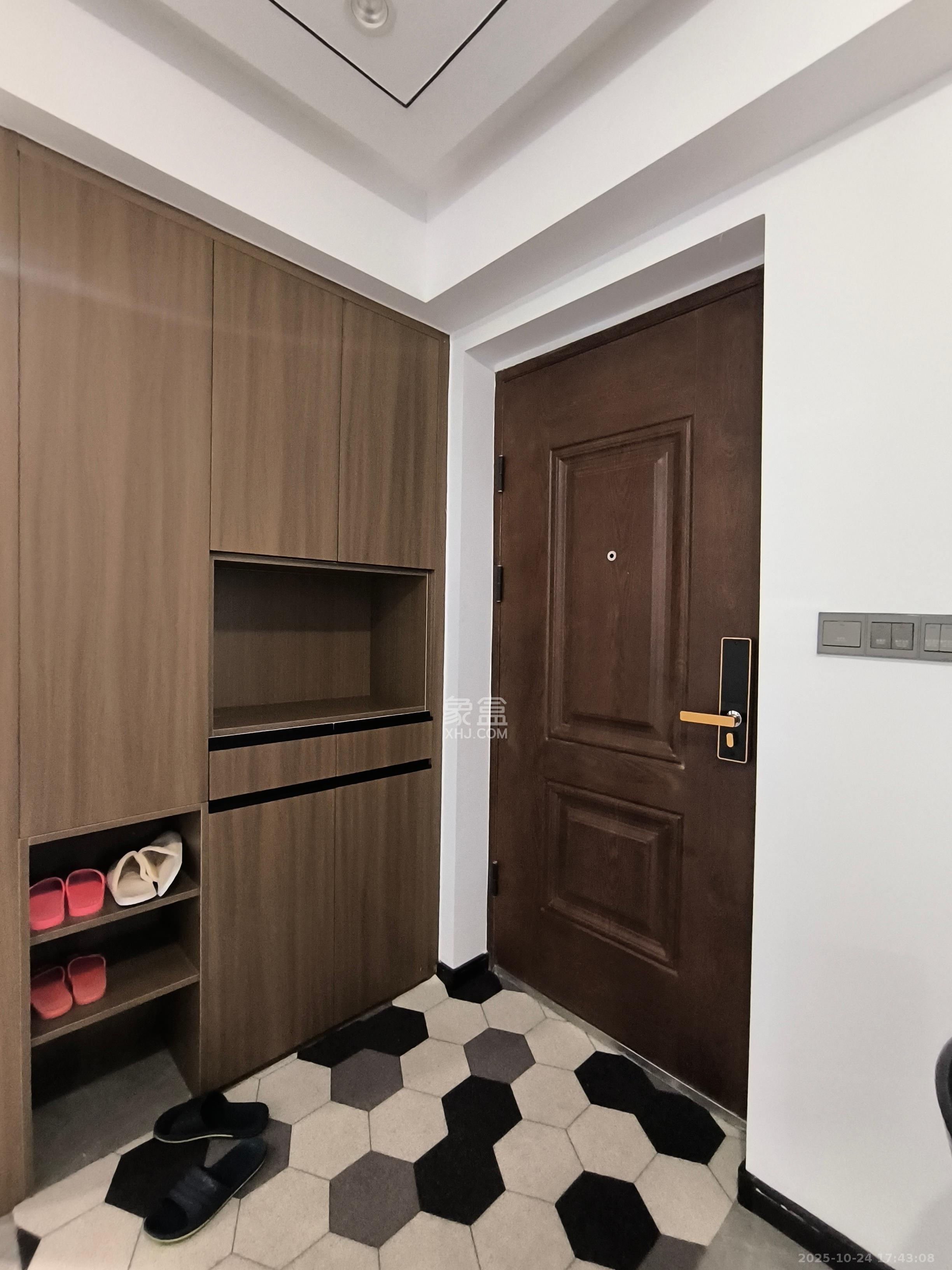 卓越中寰  3室2厅2卫    4500.0元/月室内图