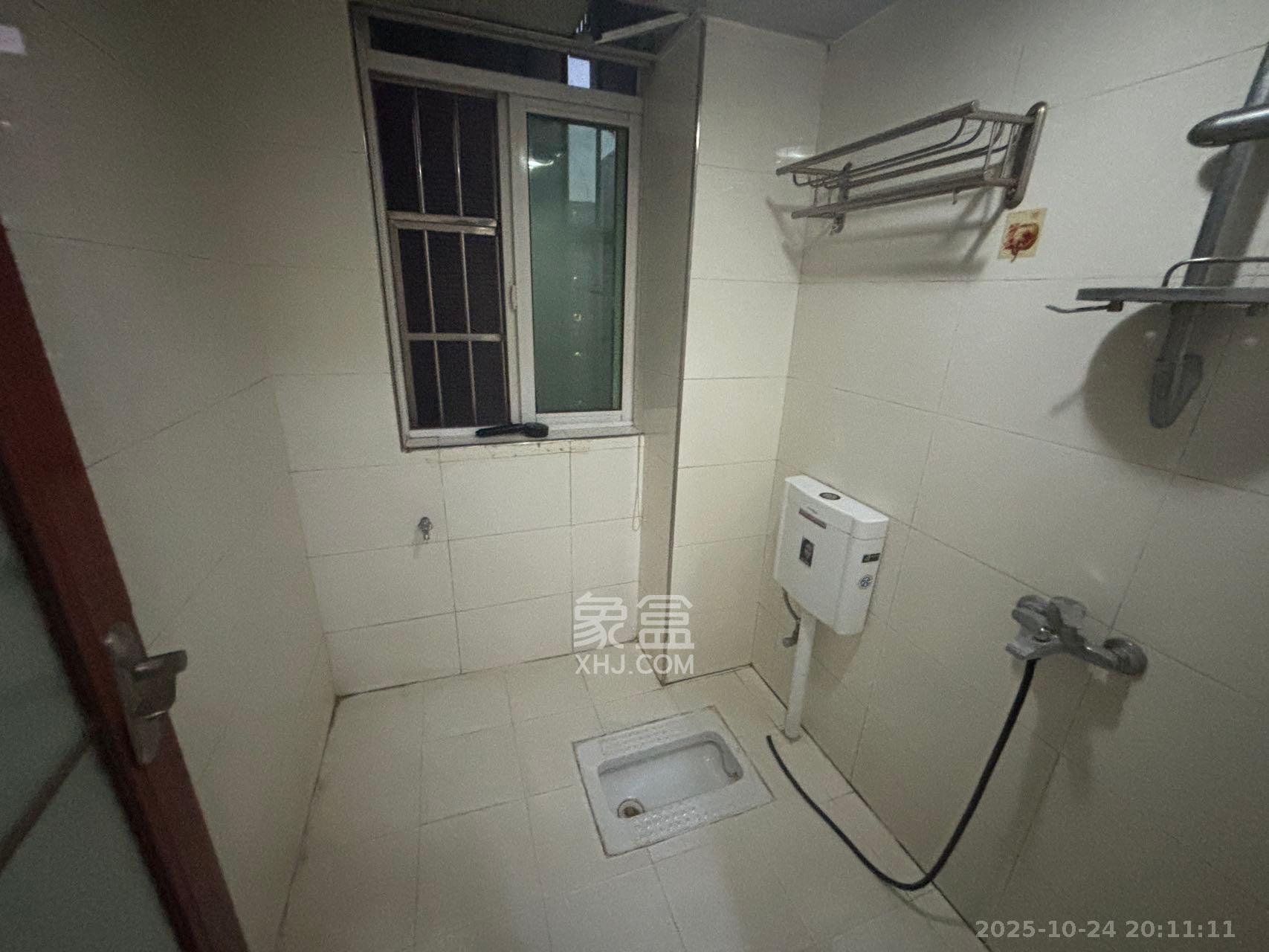 洞井二小区  3室2厅2卫    1800.0元/月室内图