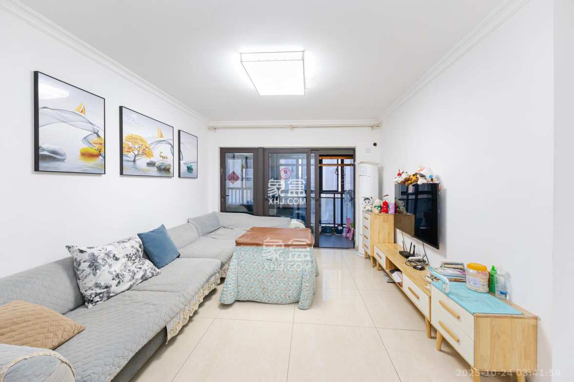 时代倾城一期 3室2厅2卫 82.0万 时代倾城一期 3室2厅2卫 82.0万客厅