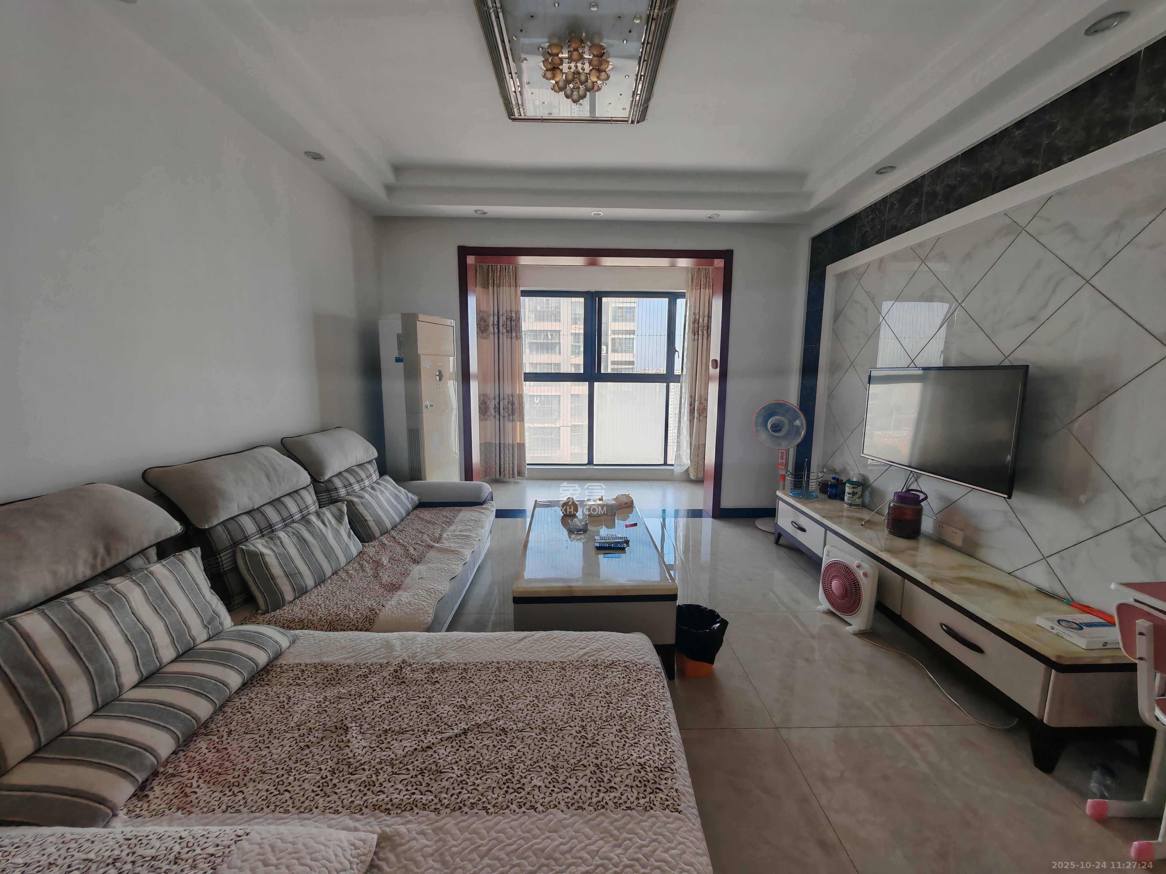 花样年华 4室2厅1卫 2100.0元/月 花样年华 4室2厅1卫 2100.0元/月室内图