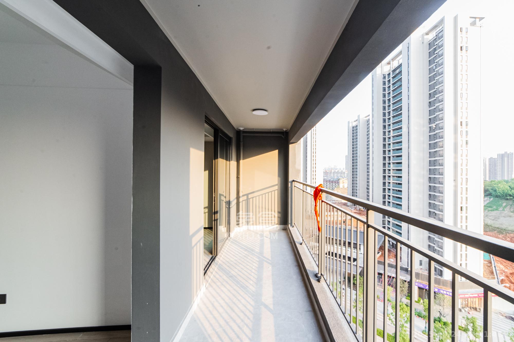 轨道万科璞悦湾  3室2厅2卫    158.0万 轨道万科璞悦湾  3室2厅2卫    158.0万阳台