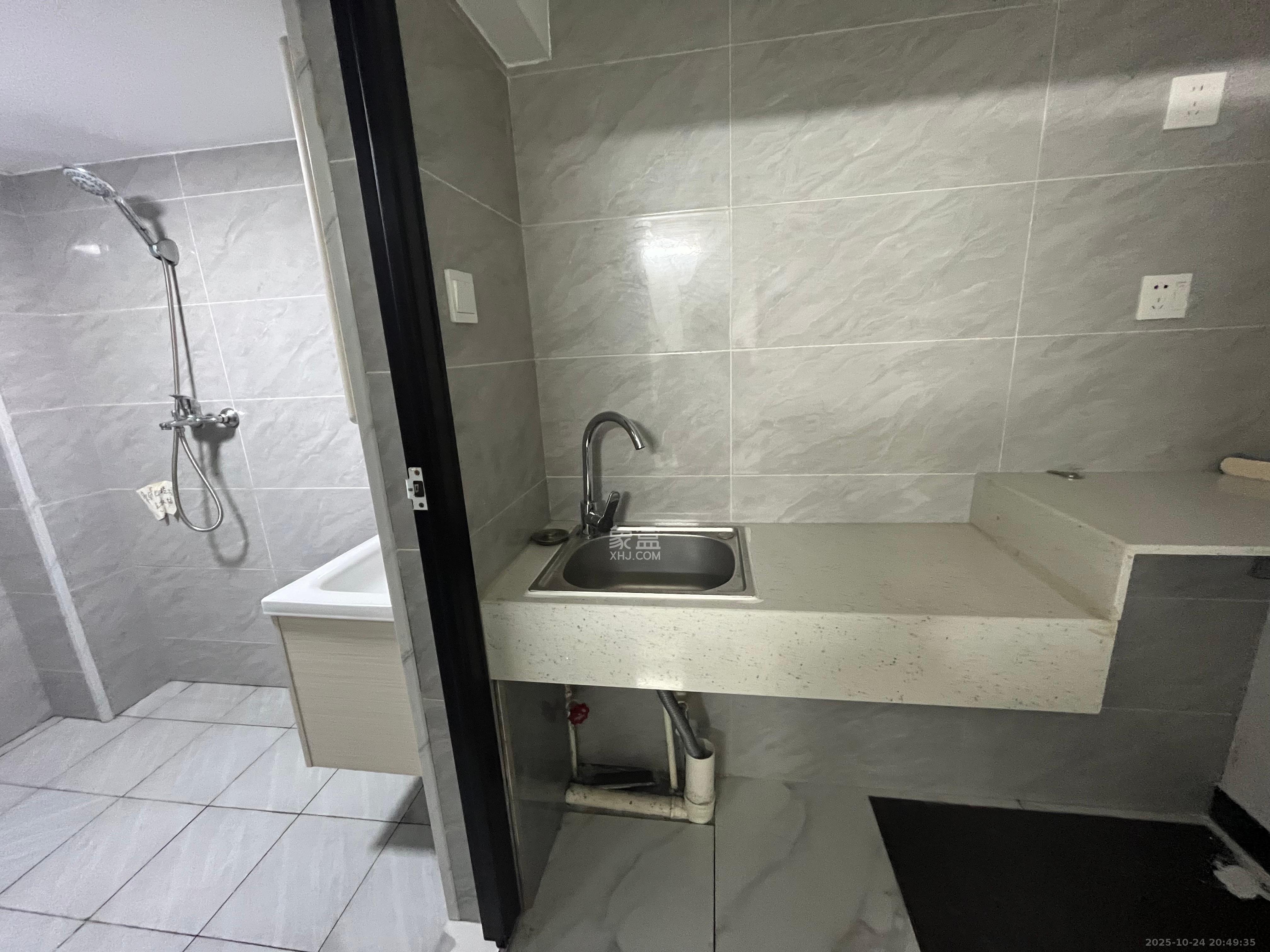 凯乐湘园  10室1厅1卫    5500.0元/月 凯乐湘园  10室1厅1卫    5500.0元/月室内图