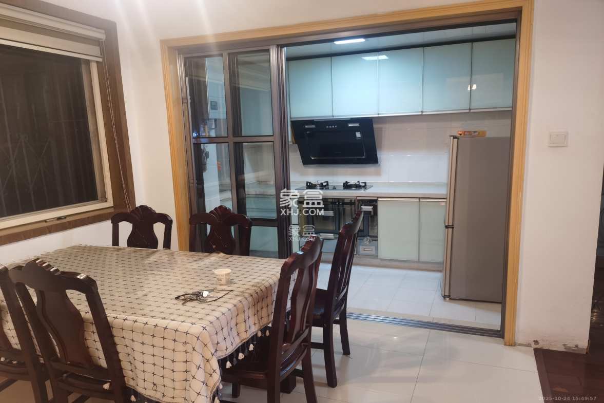 东风二村社区房 3室2厅1卫 3500.0元/月 东风二村社区房 3室2厅1卫 3500.0元/月室内图