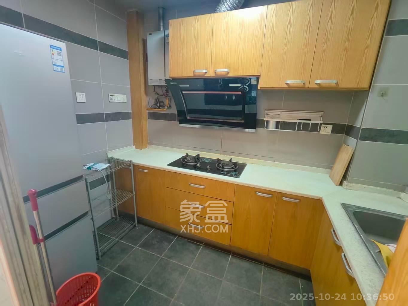 麓谷加州阳光  2室2厅1卫    2100.0元/月室内图