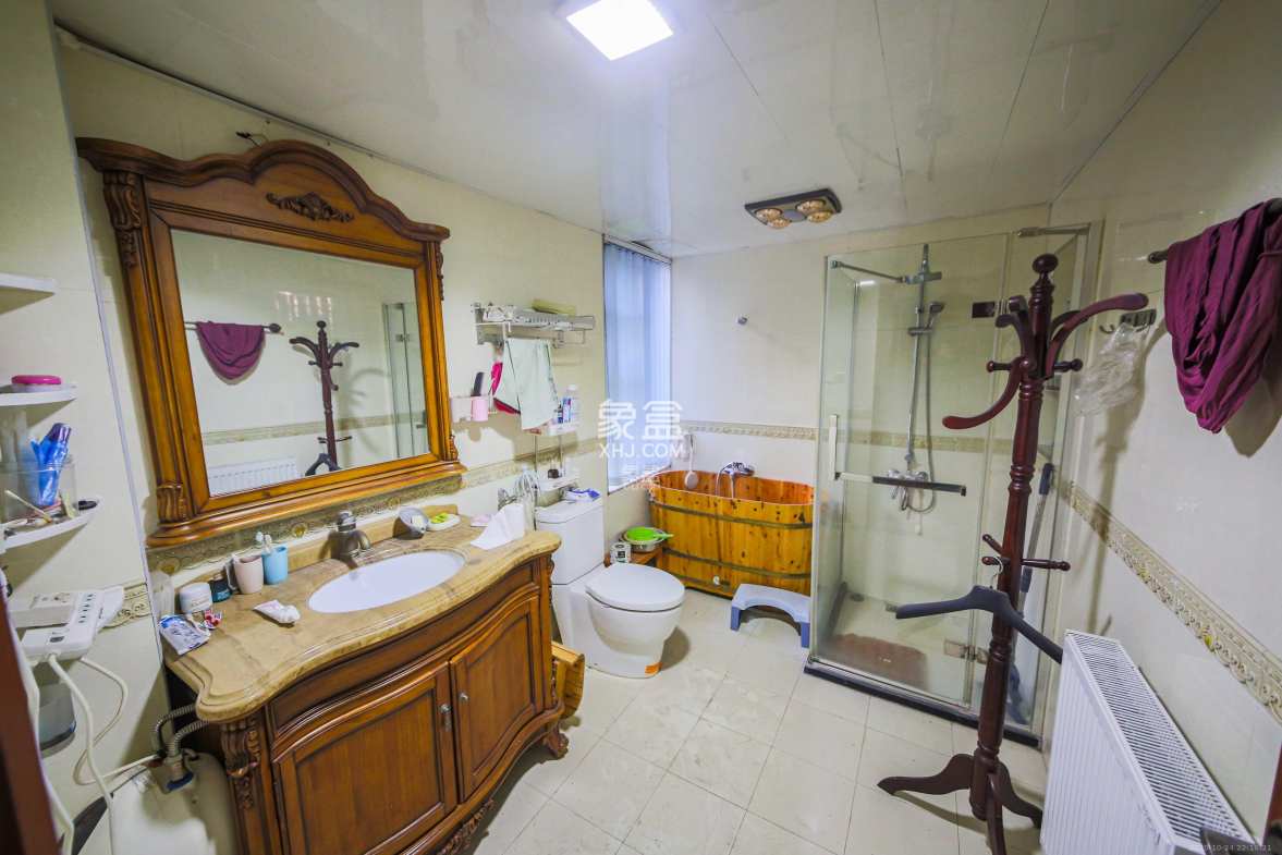 奥林匹克花园  4室2厅3卫    200.0万 奥林匹克花园  4室2厅3卫    200.0万卫生间