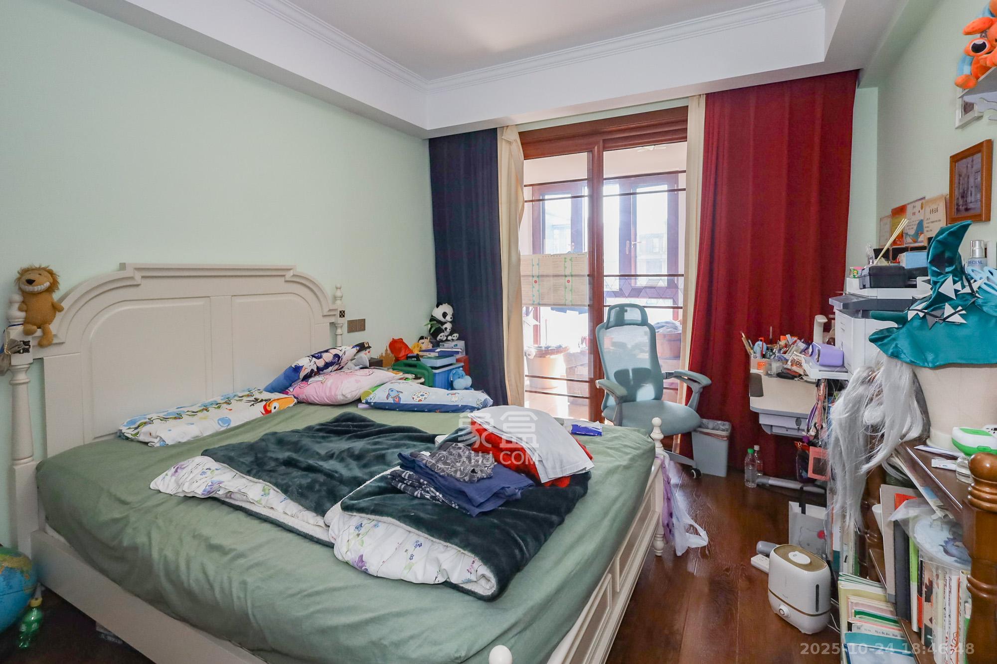 八方小区B区  4室2厅2卫    518.0万卧室