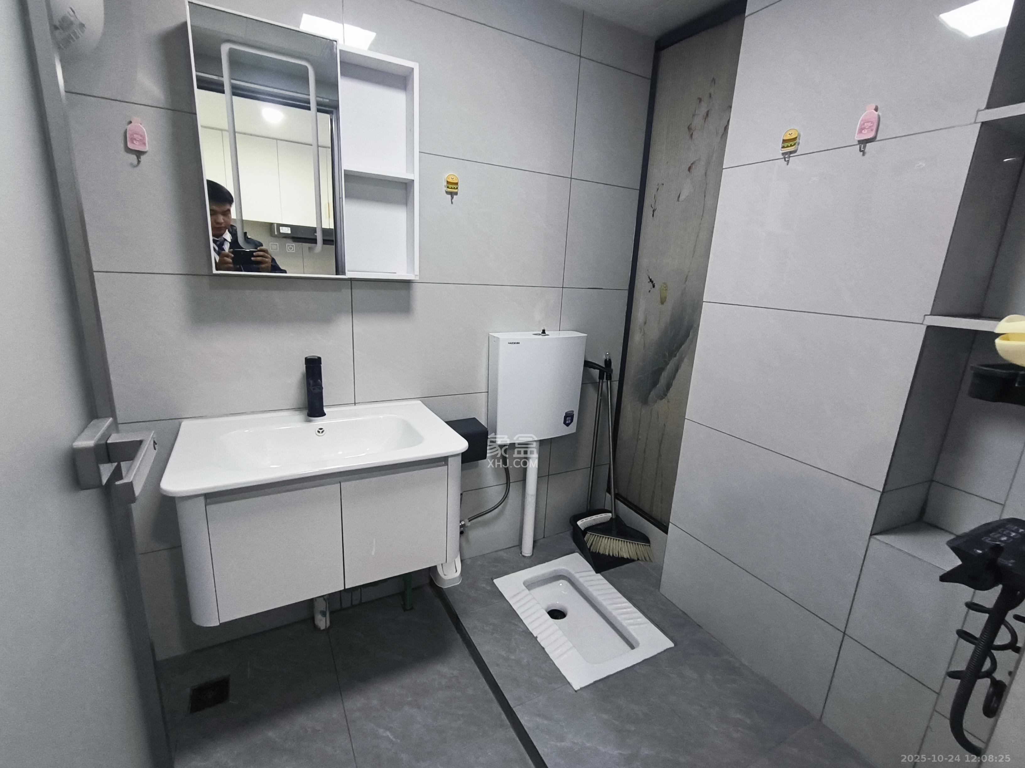 保利中环广场(保利中悦苑)  2室1厅1卫    2400.0元/月 保利中环广场(保利中悦苑)  2室1厅1卫    2400.0元/月室内图