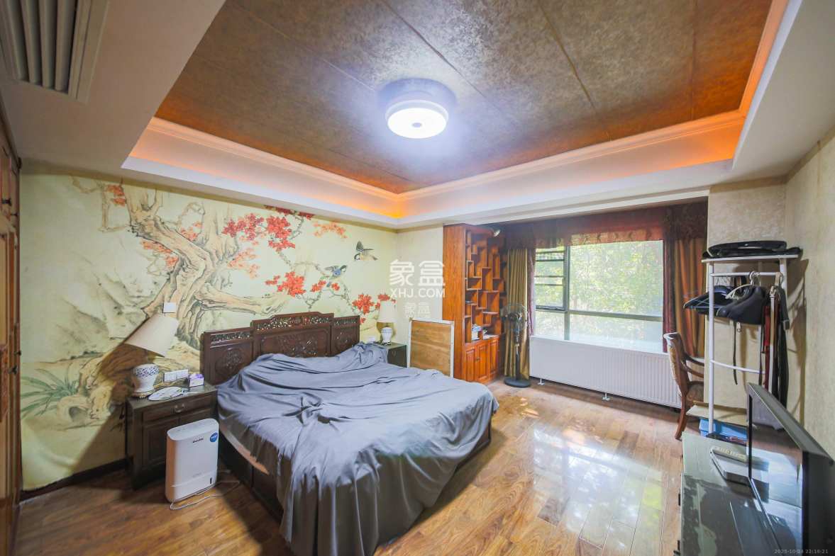 奥林匹克花园  4室2厅3卫    200.0万 奥林匹克花园  4室2厅3卫    200.0万卧室