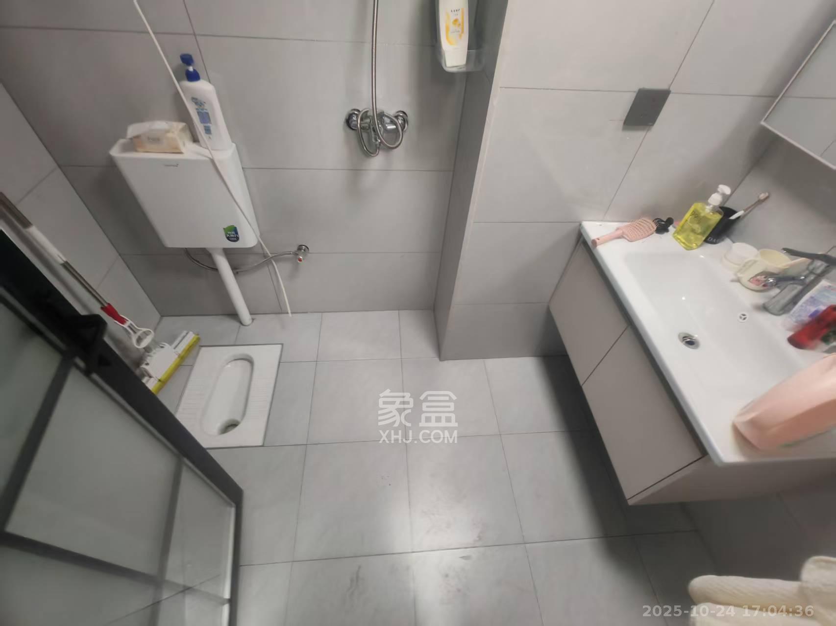 中海珑悦府  1室1厅1卫    1400.0元/月 中海珑悦府  1室1厅1卫    1400.0元/月室内图