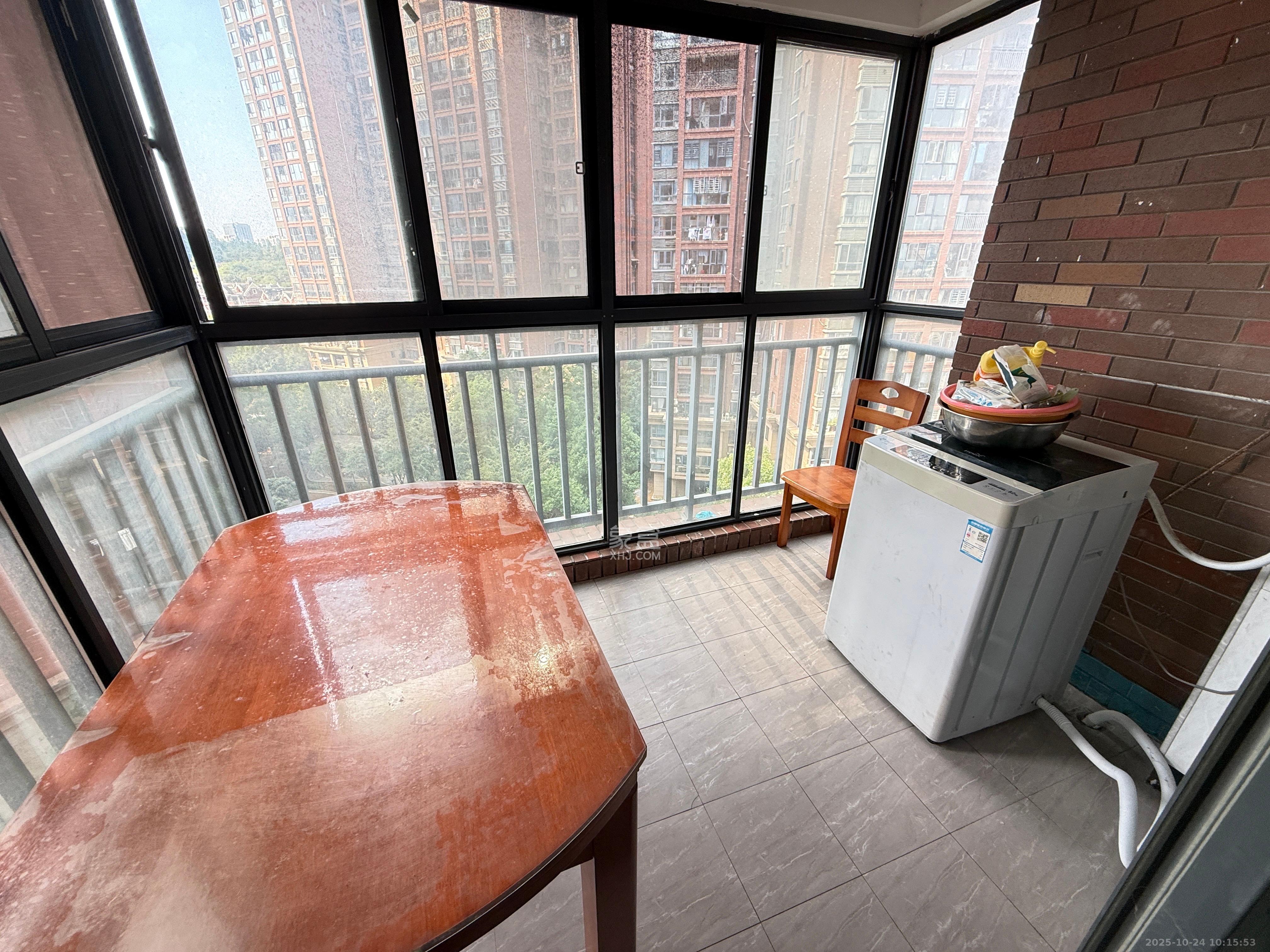 半山壹号  3室2厅2卫    2500.0元/月室内图