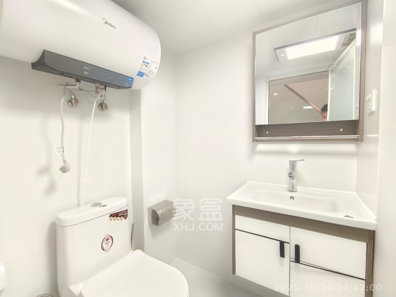 卓越江岸  1室1厅1卫    2500.0元/月室内图